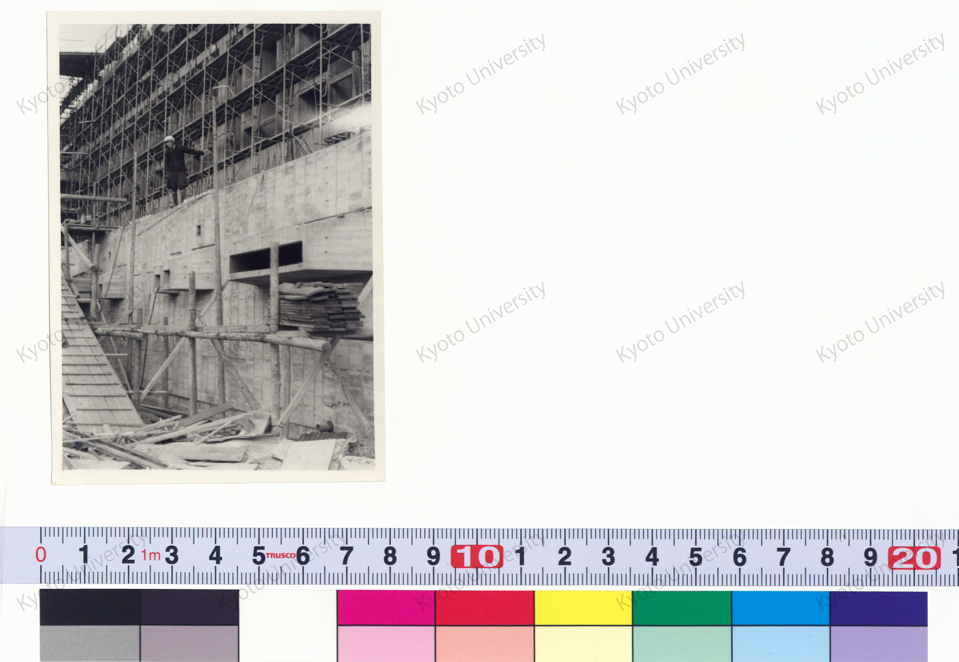 ［京都大学総合体育館］ (38)