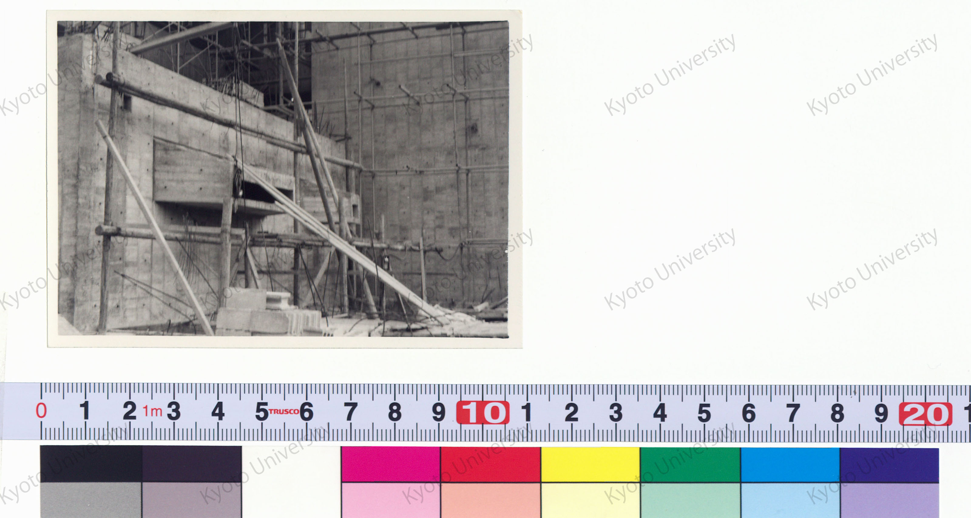 ［京都大学総合体育館］ (39)