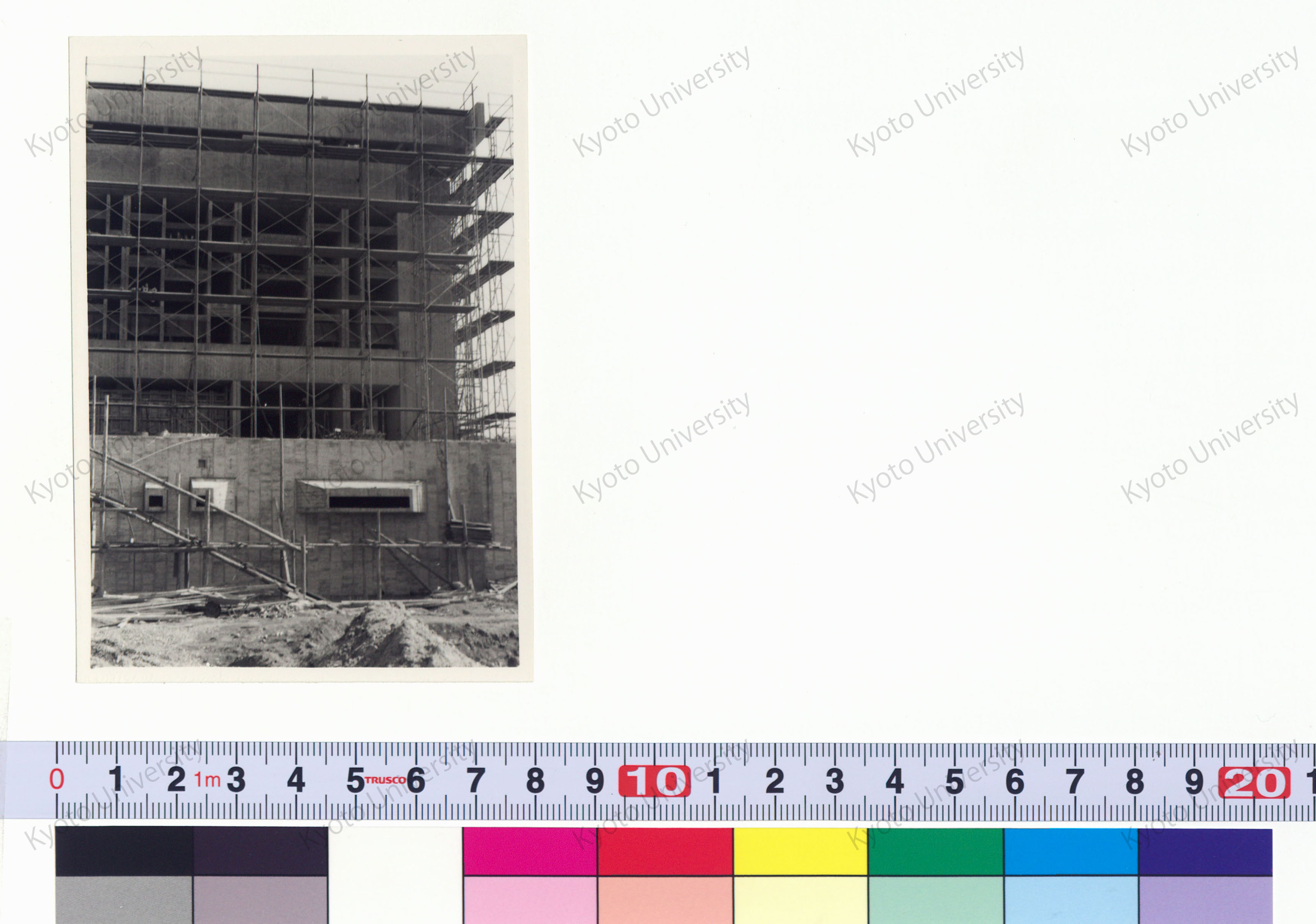 ［京都大学総合体育館］ (42)