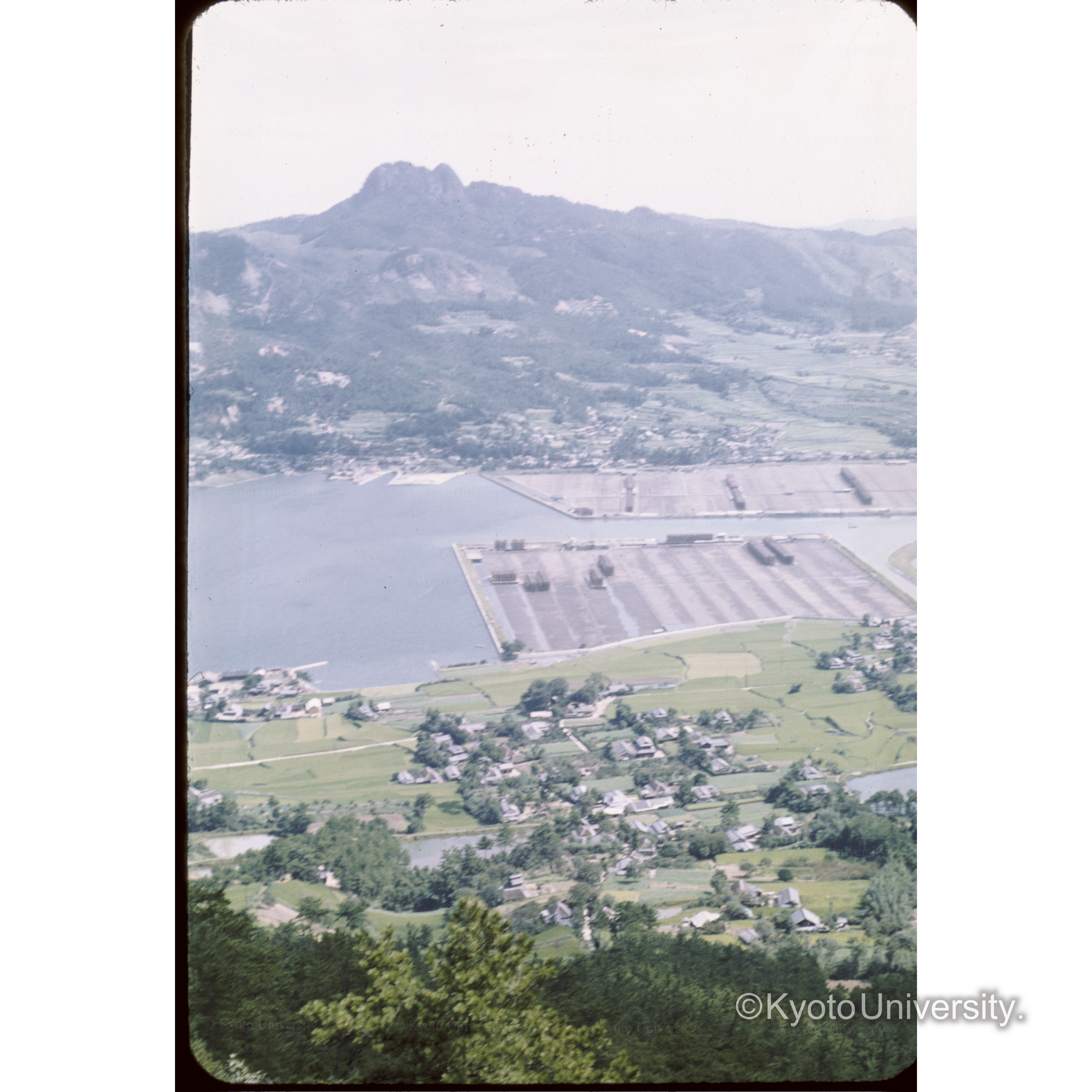 〔山から街を望む〕 (1)