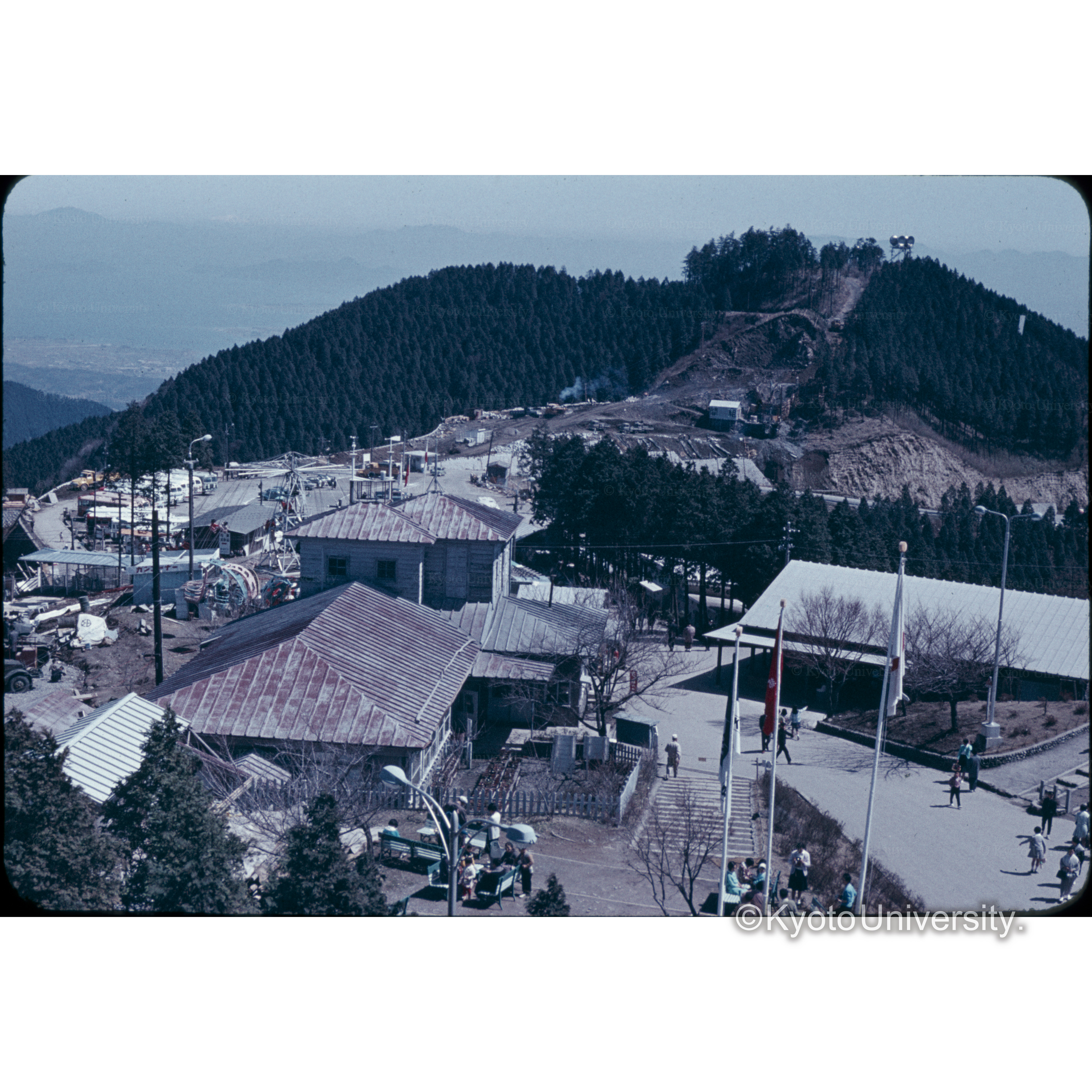 叡山の塔上より (1)