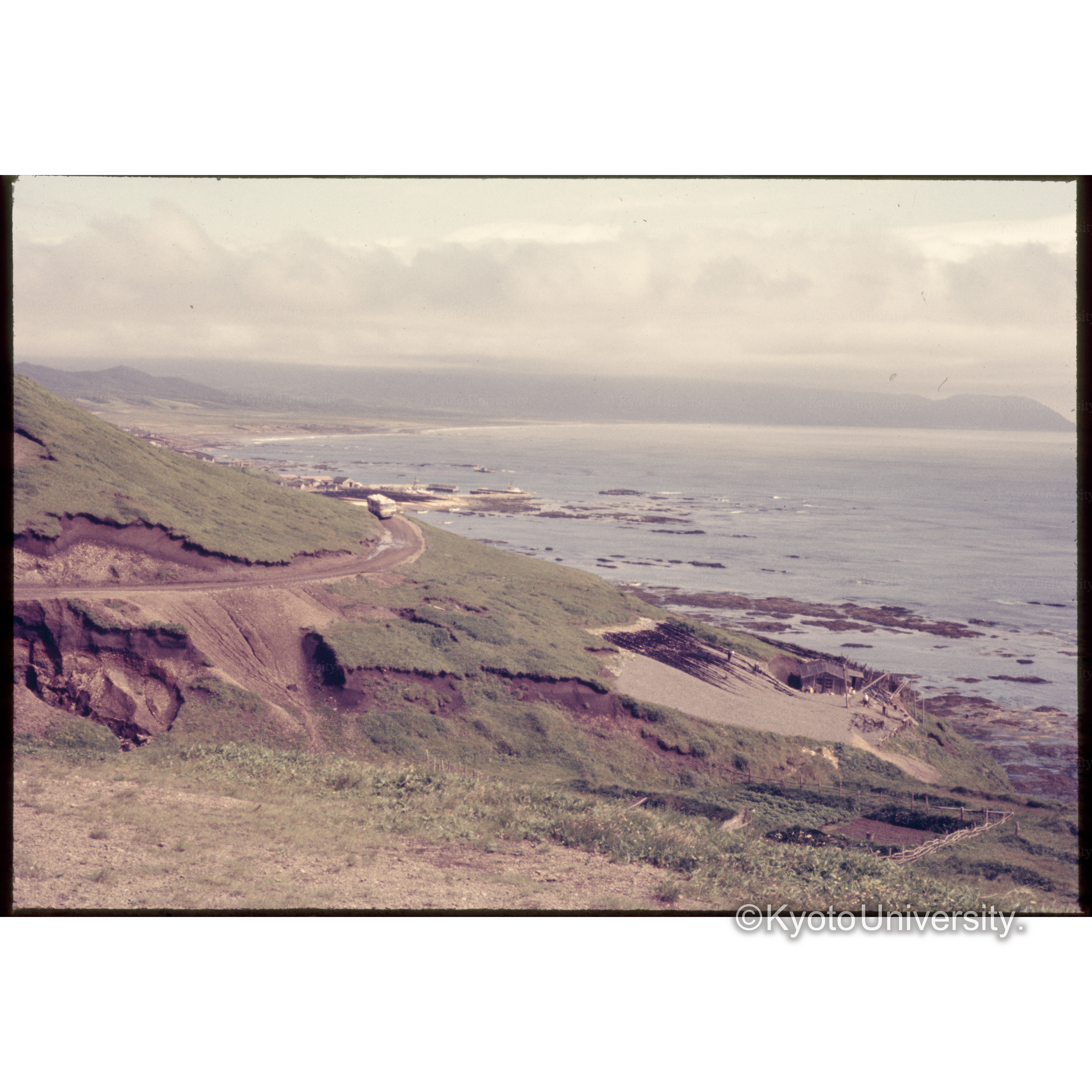 エリモ岬から百人浜をみる (1)