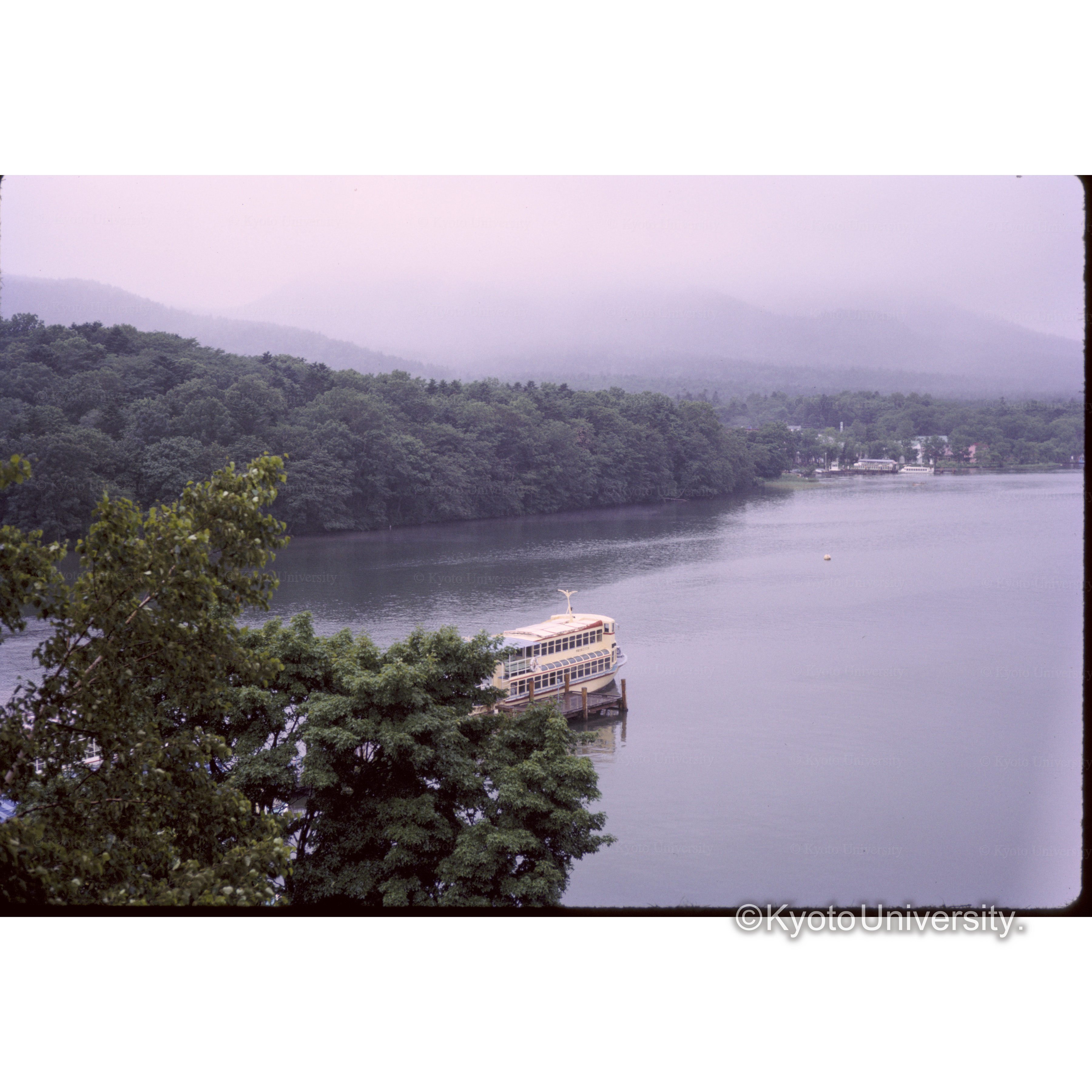 阿寒湖荘からみた湖 (1)