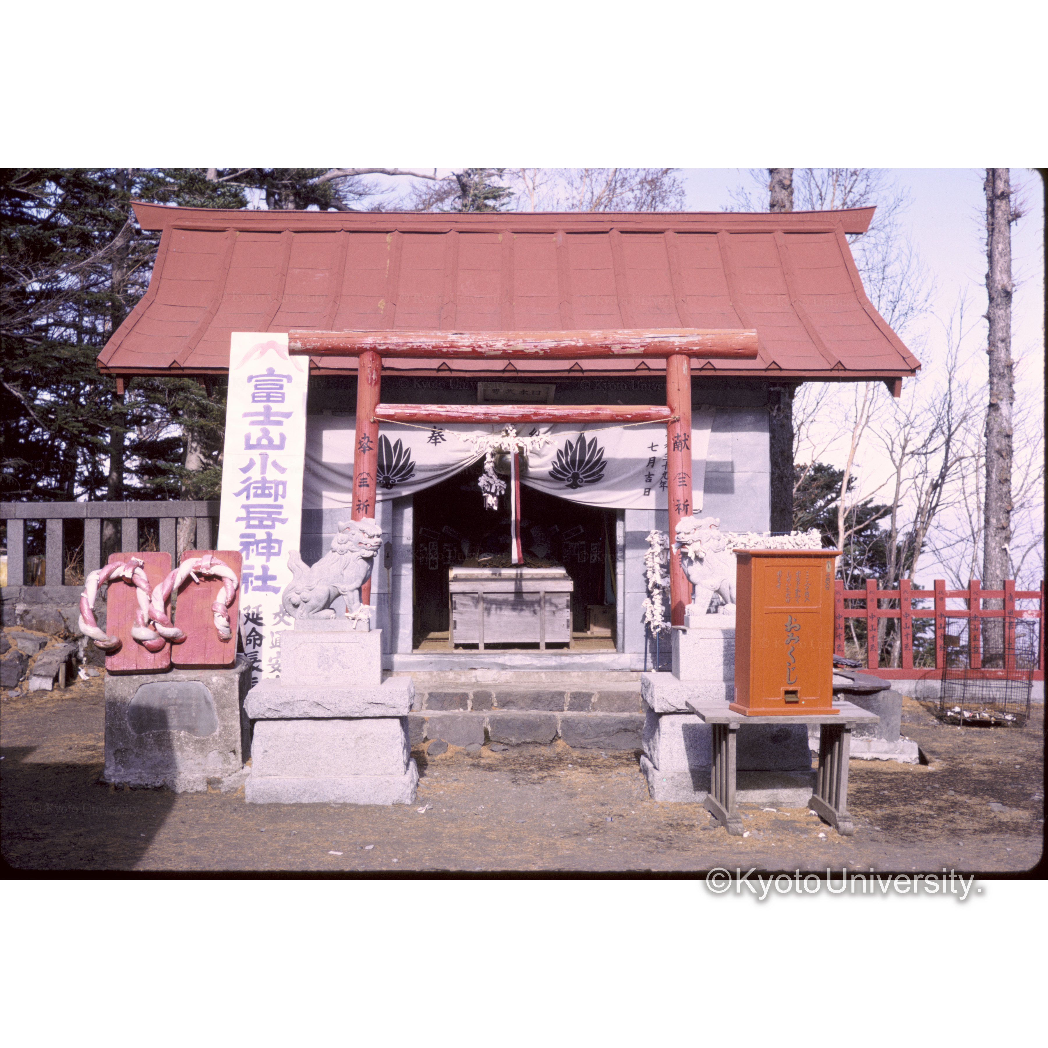 フジ山五合目の御社 (1)