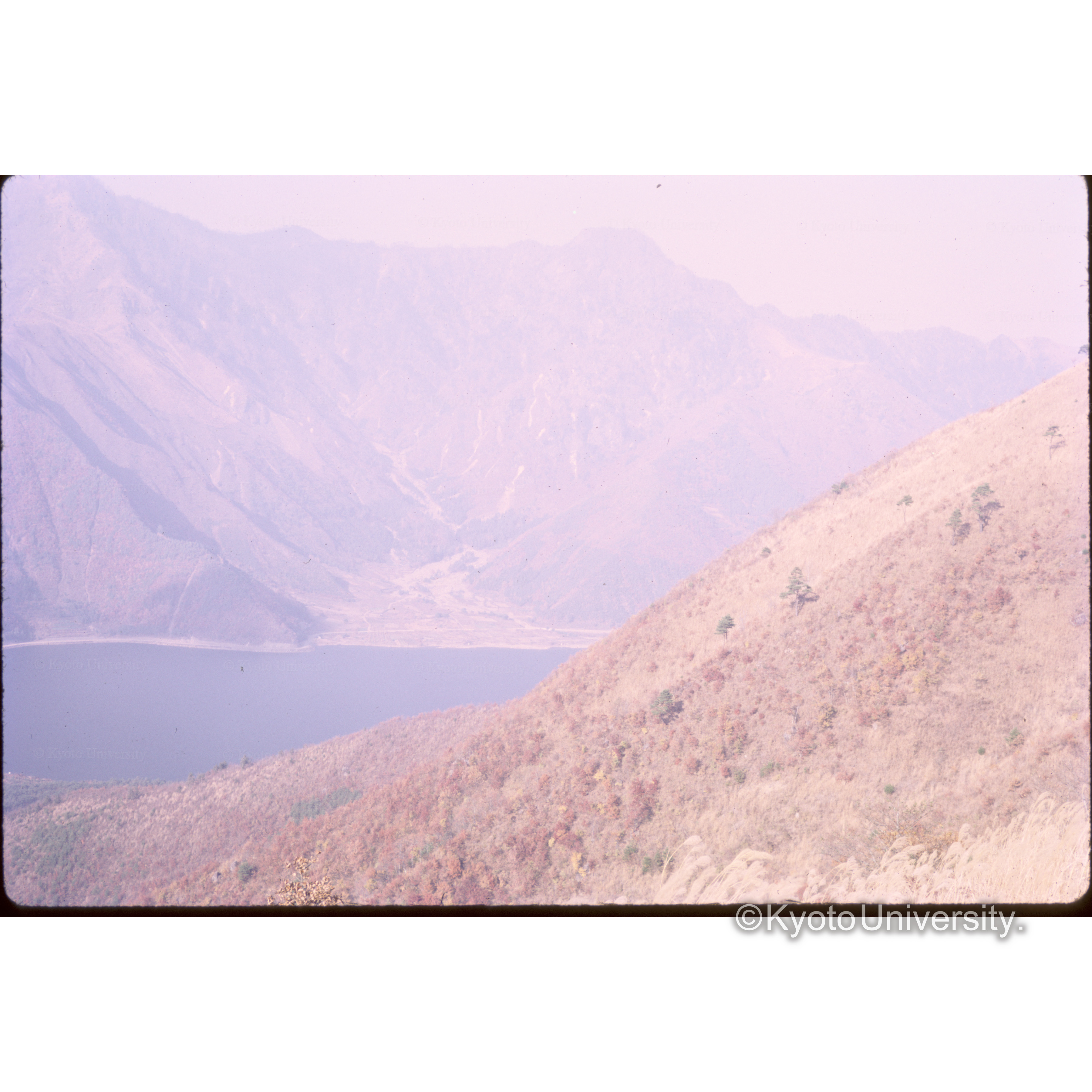 紅葉台からみた足和田村 (1)