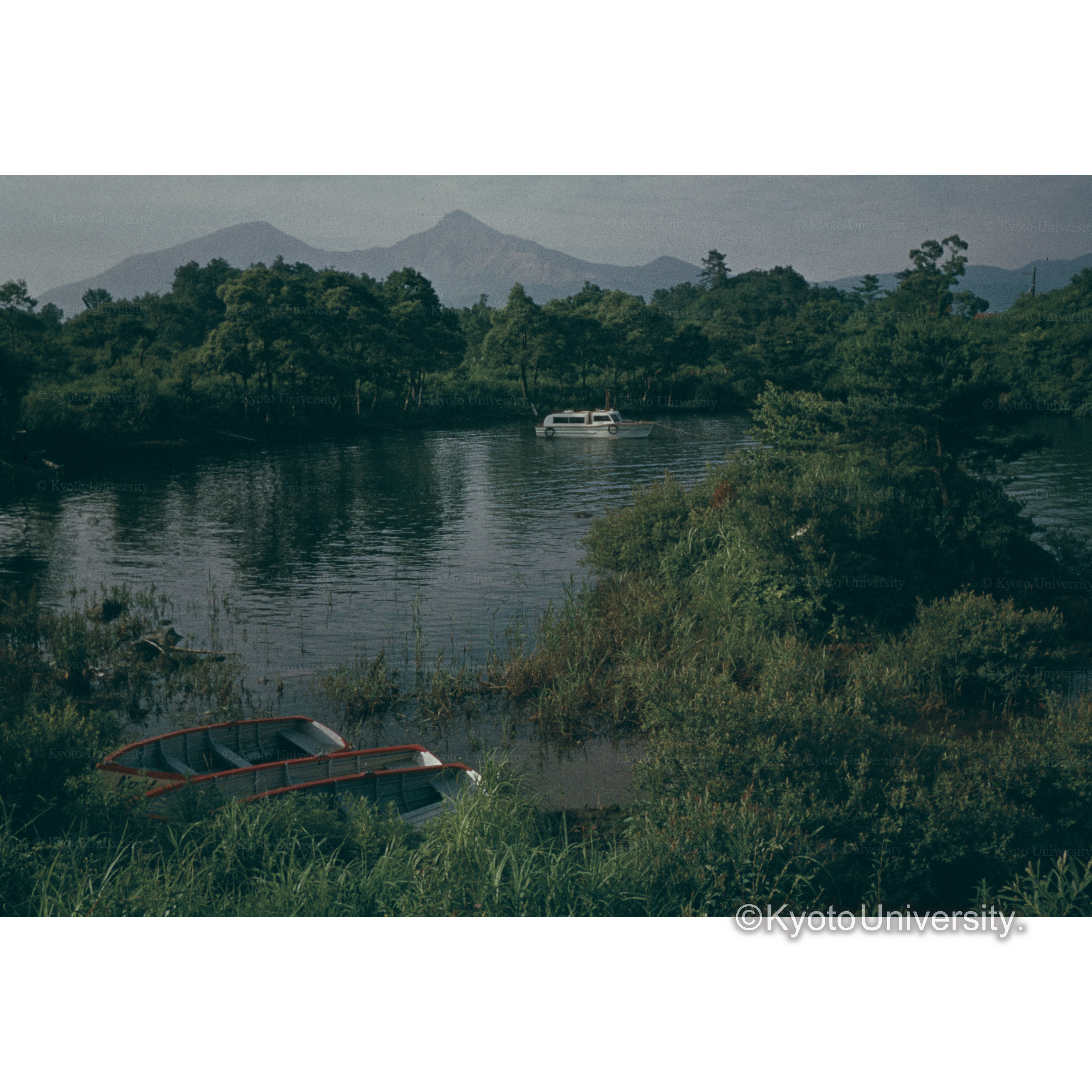 〔湖岸風景〕 (1)