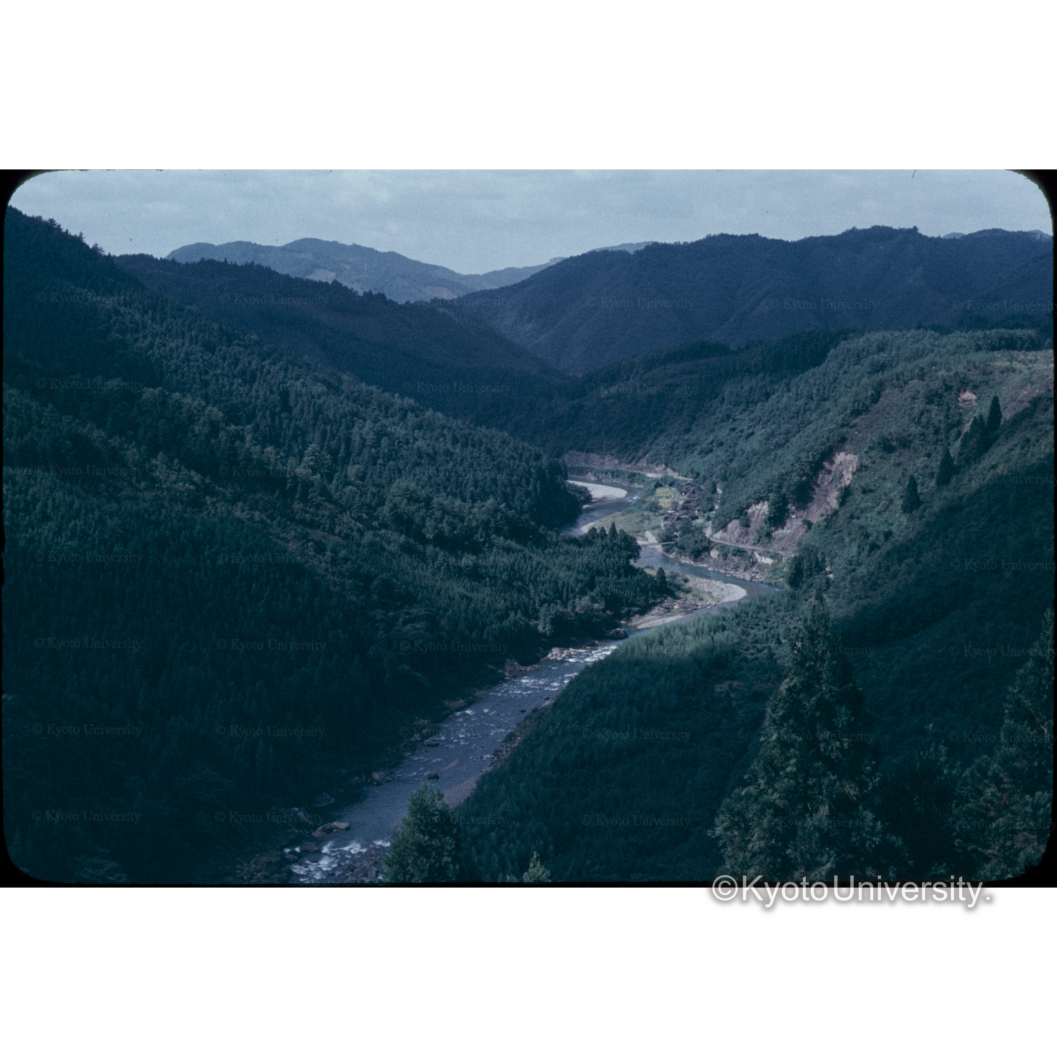 笠峠から見た京北町 (1)