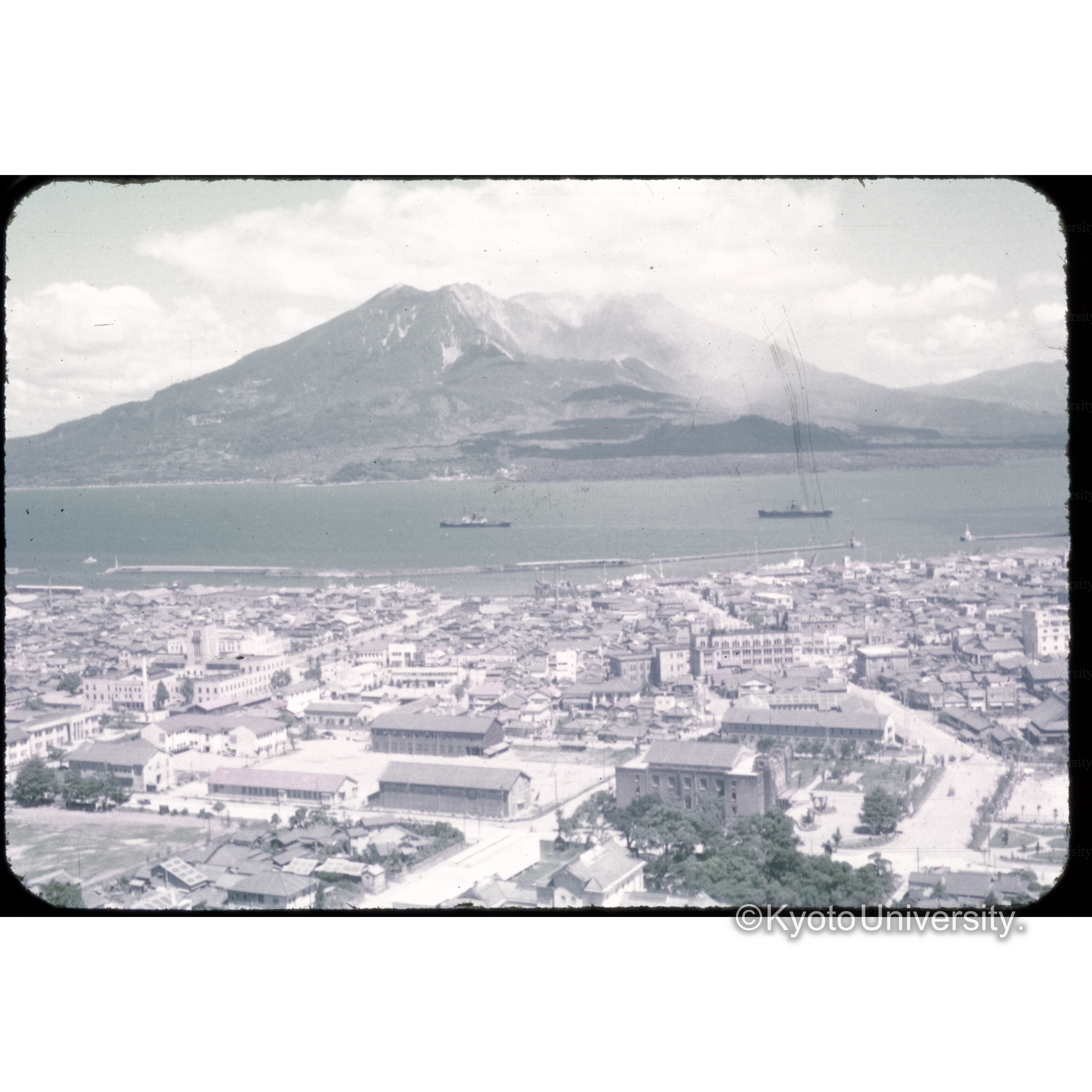 城山公園より桜島を望む (1)