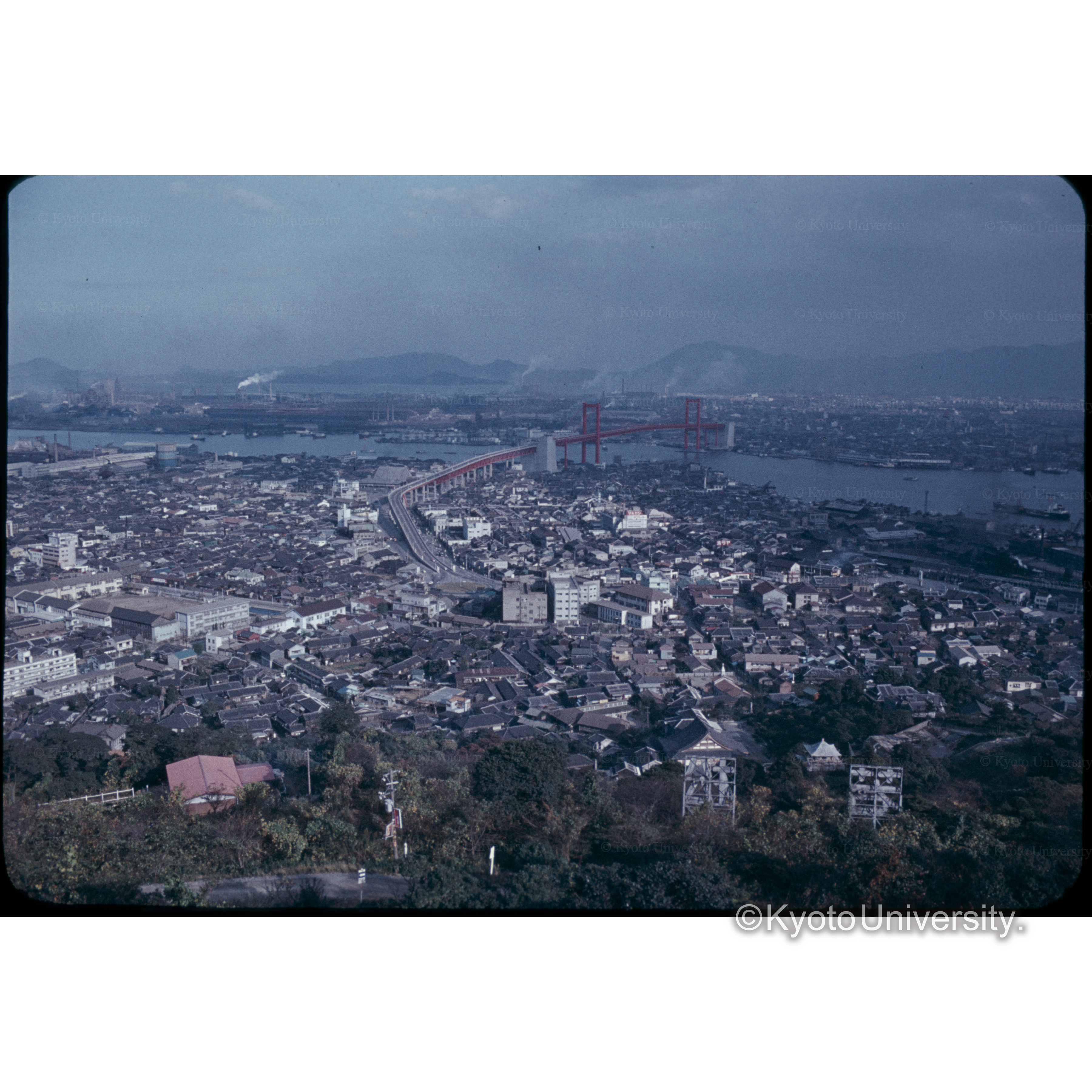 〔山から街を望む〕 (1)