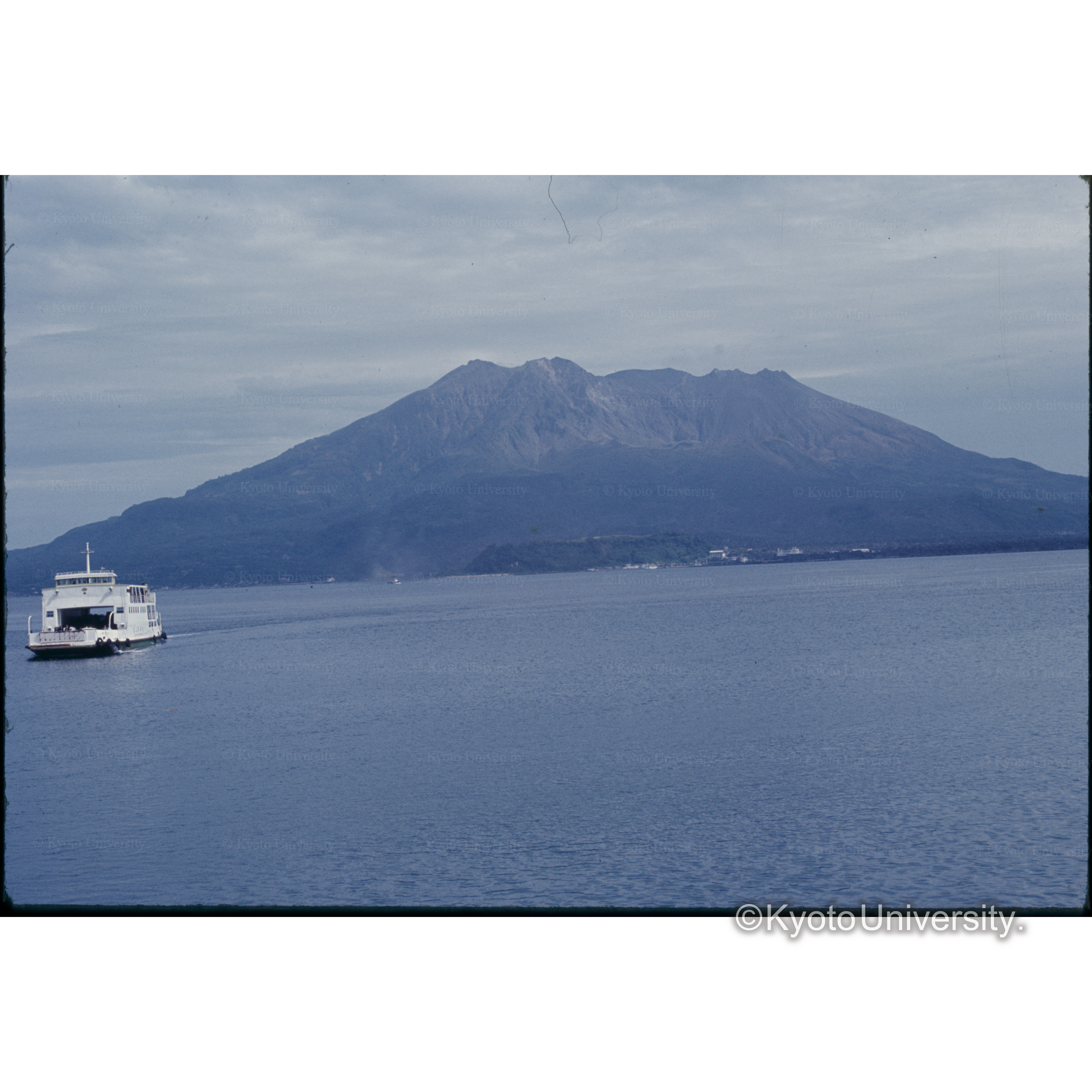 フェリーからの桜島 (1)