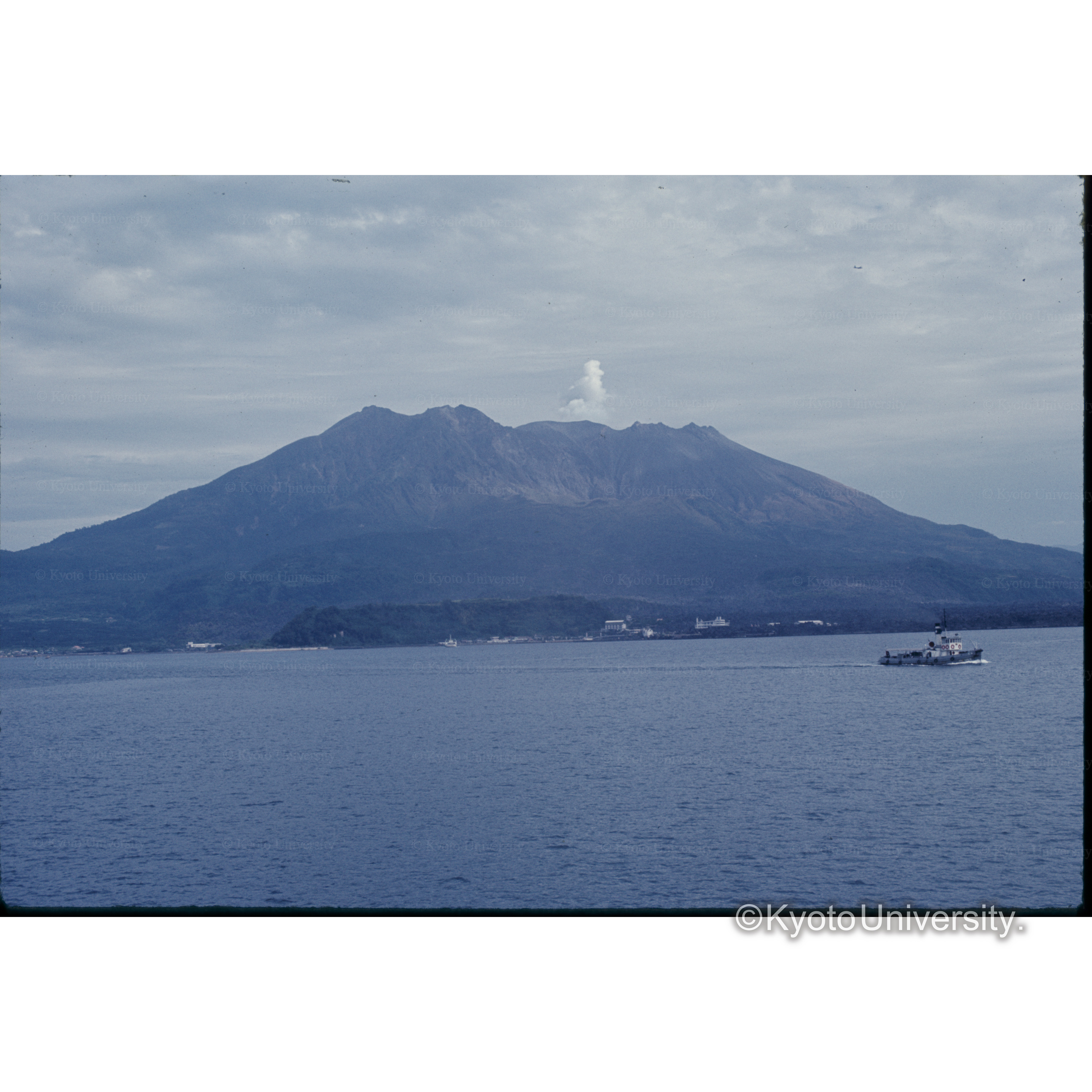 フェリーからの桜島 (1)