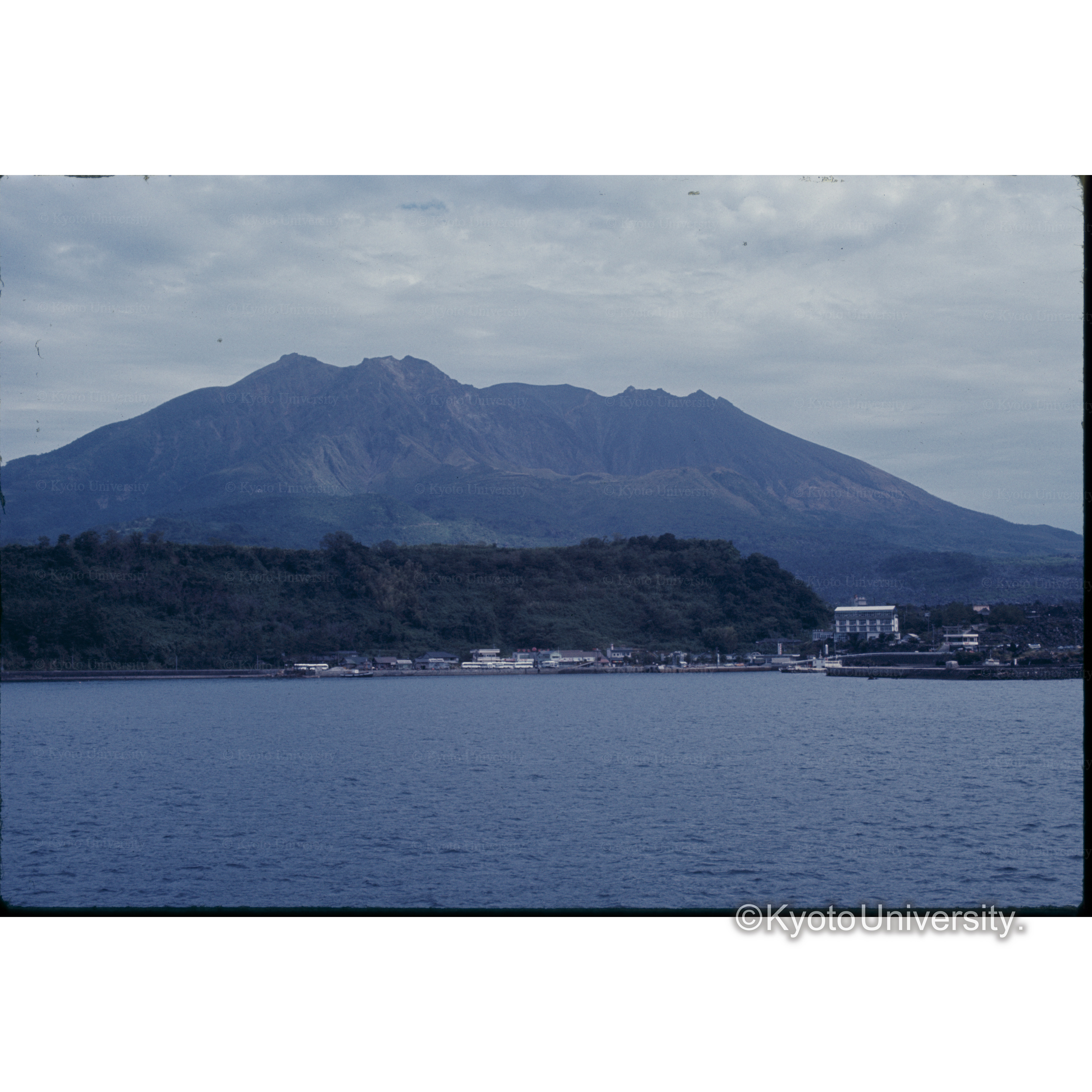 フェリーからの桜島 (1)