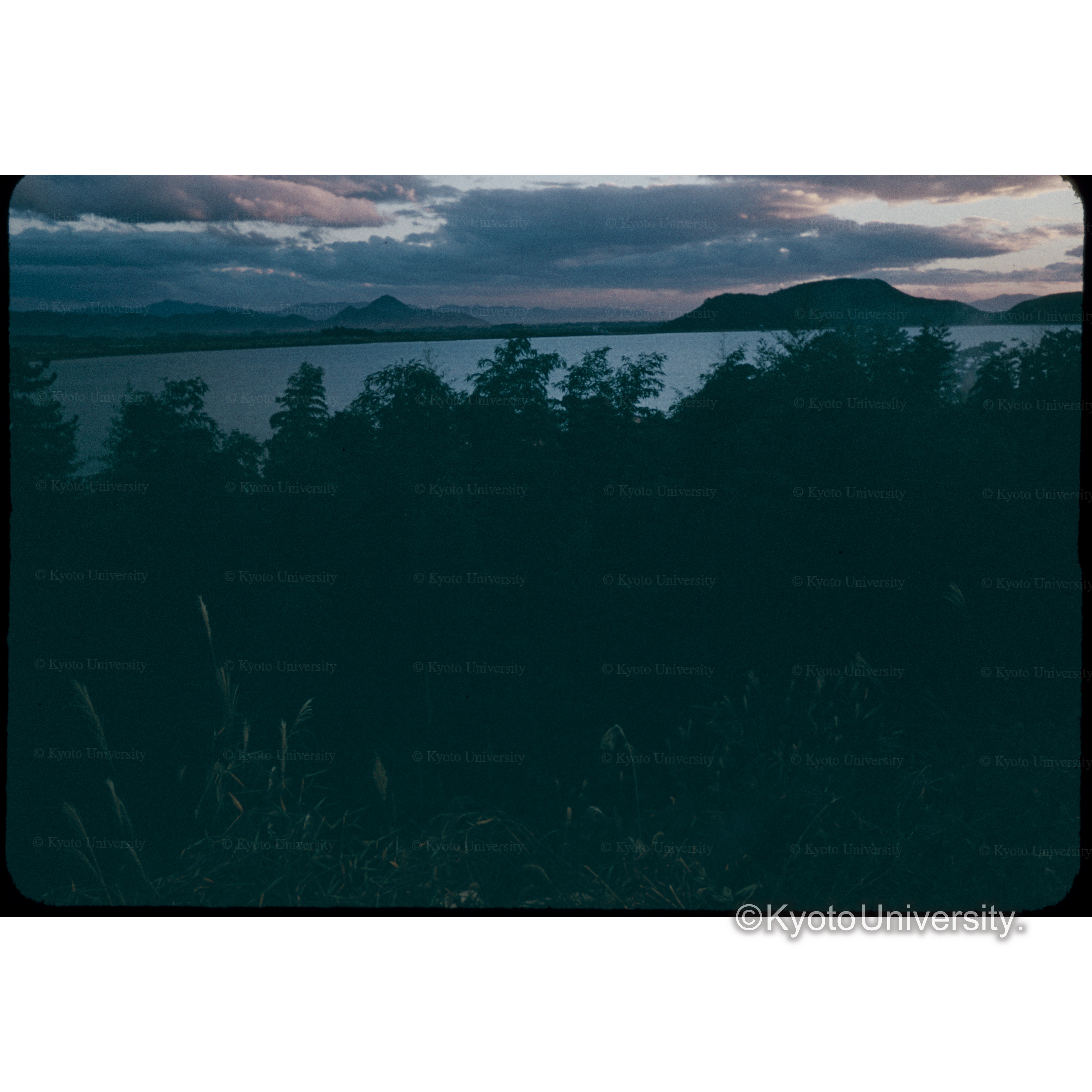 長命寺からみたビワ湖 (1)