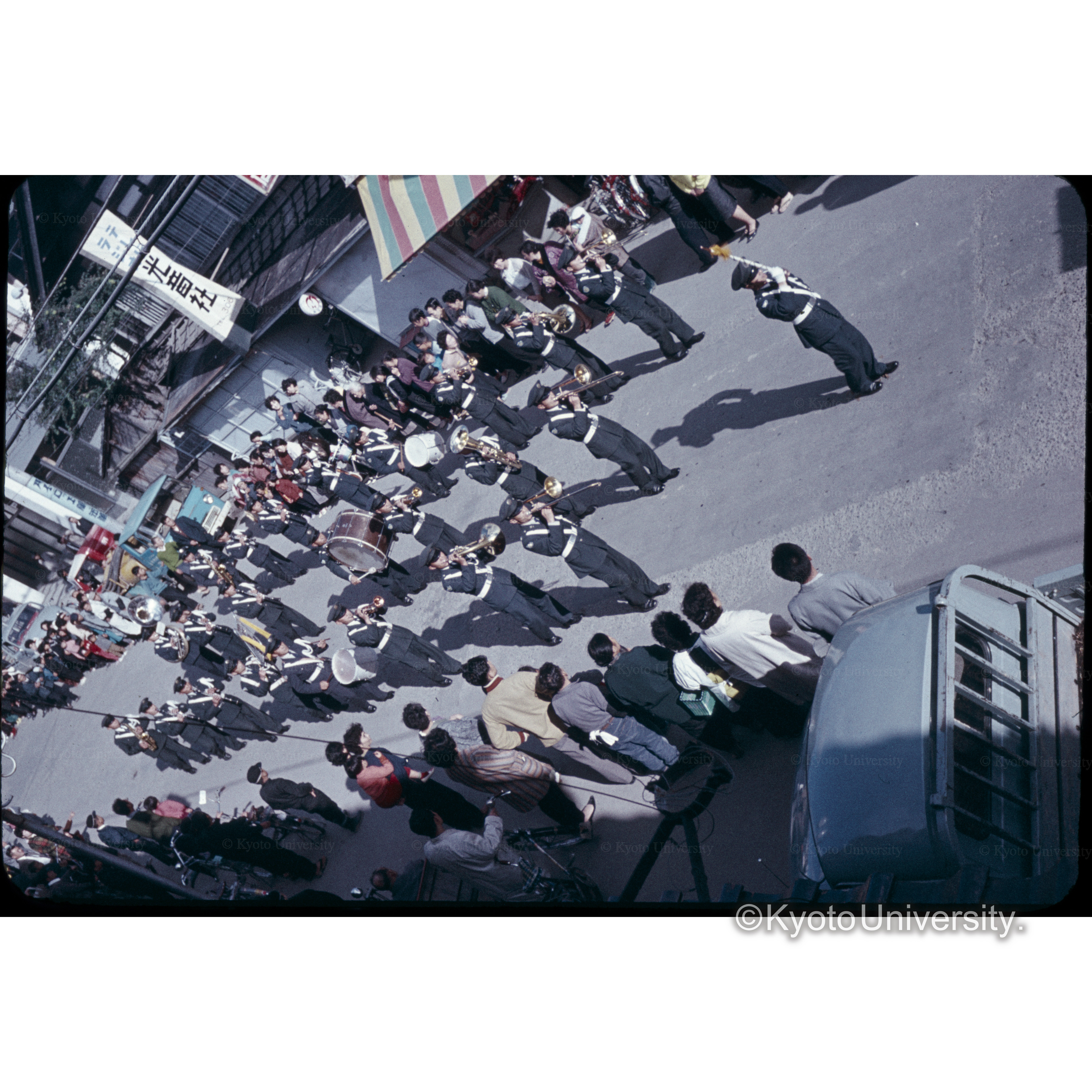 〔パレード〕 (1)