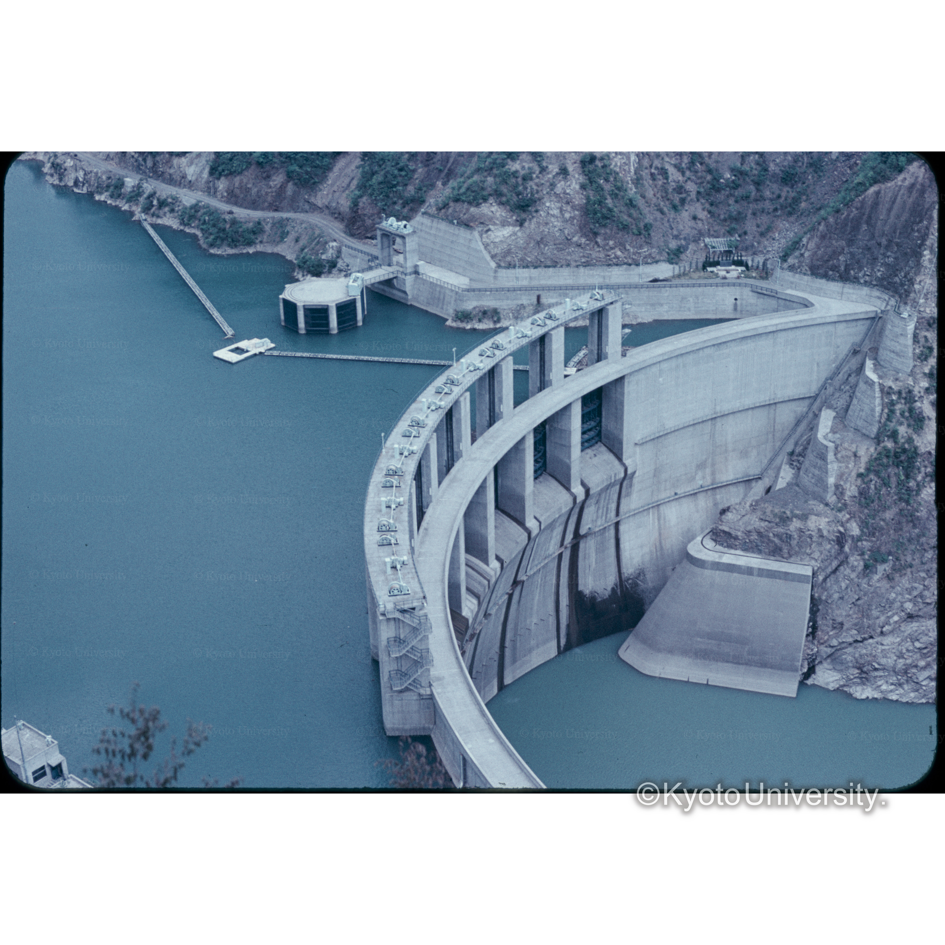 二津野のアーチダム（十津川） (1)