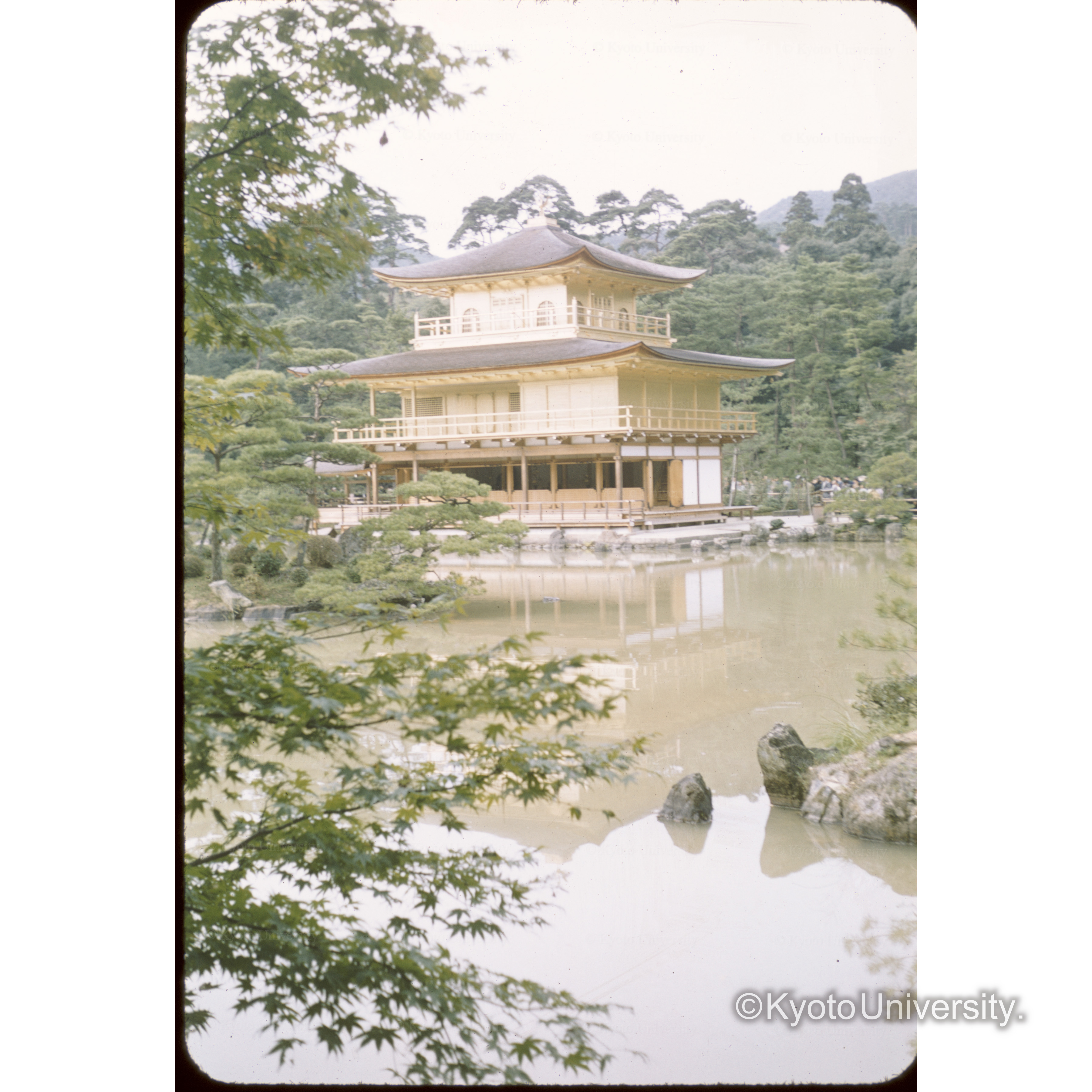 〔金閣寺舎利殿〕 (1)