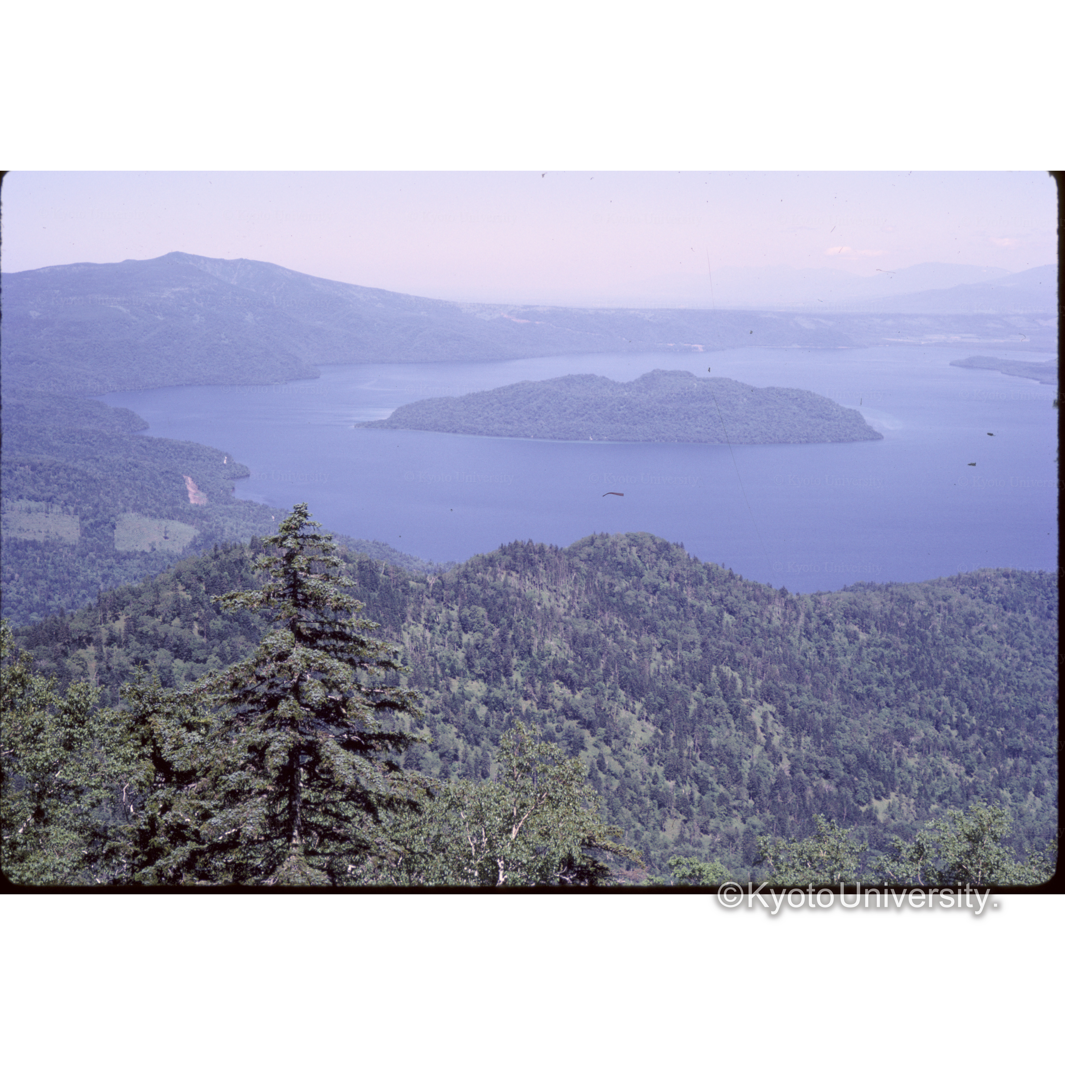 津別峠からみた屈斜路湖 (1)