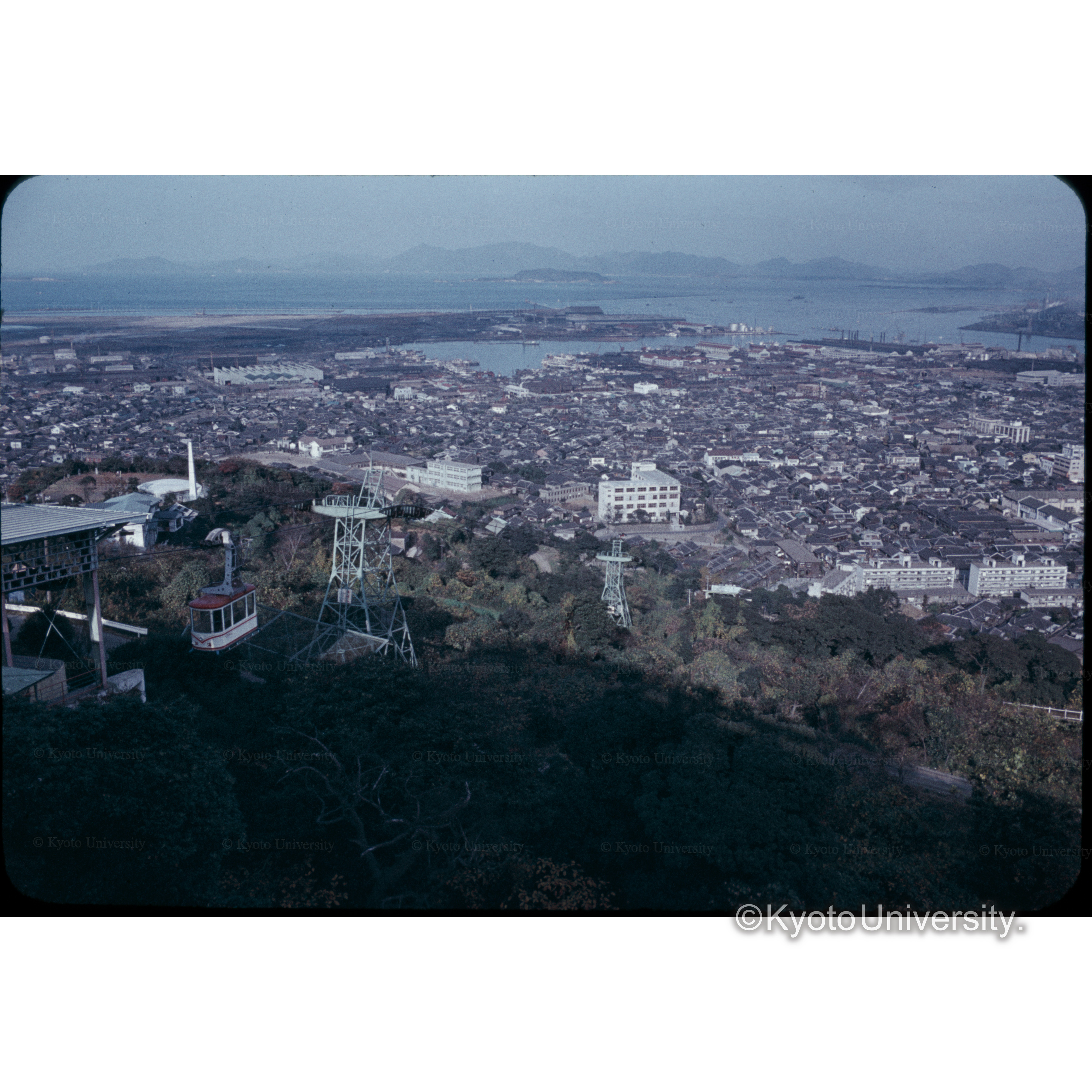 〔山から街を望む〕 (1)