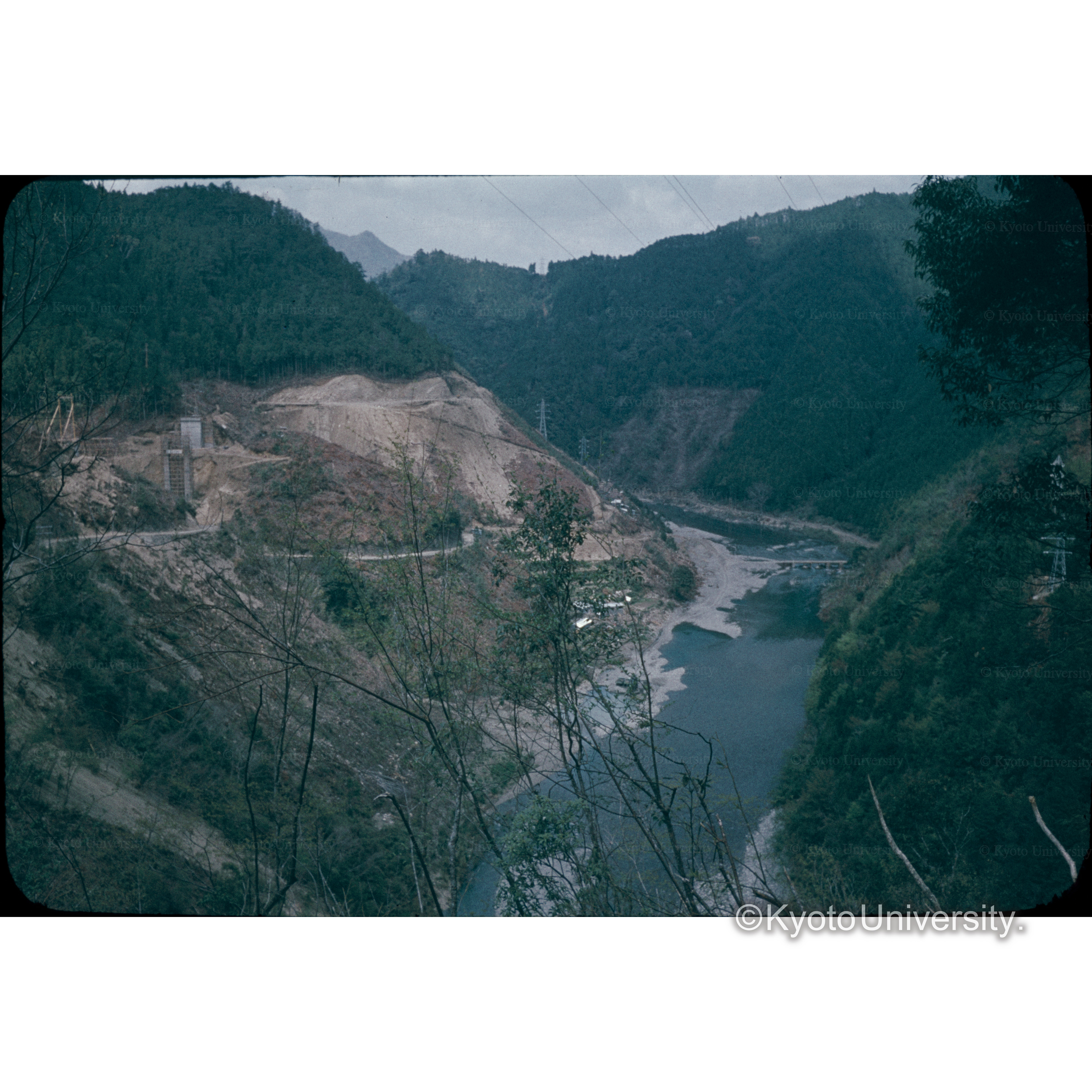 〔川の写真〕 (1)