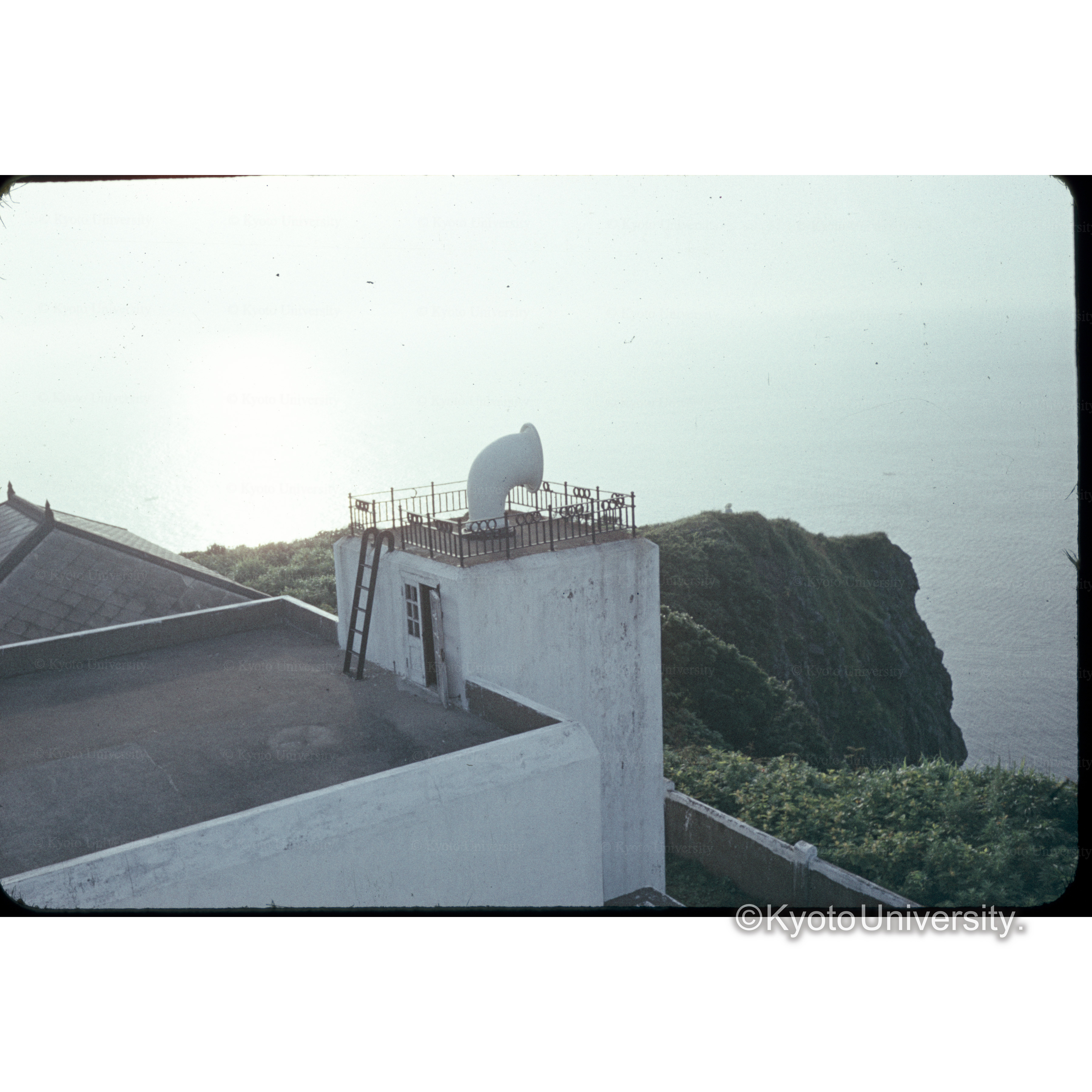 〔建物屋上〕 (1)