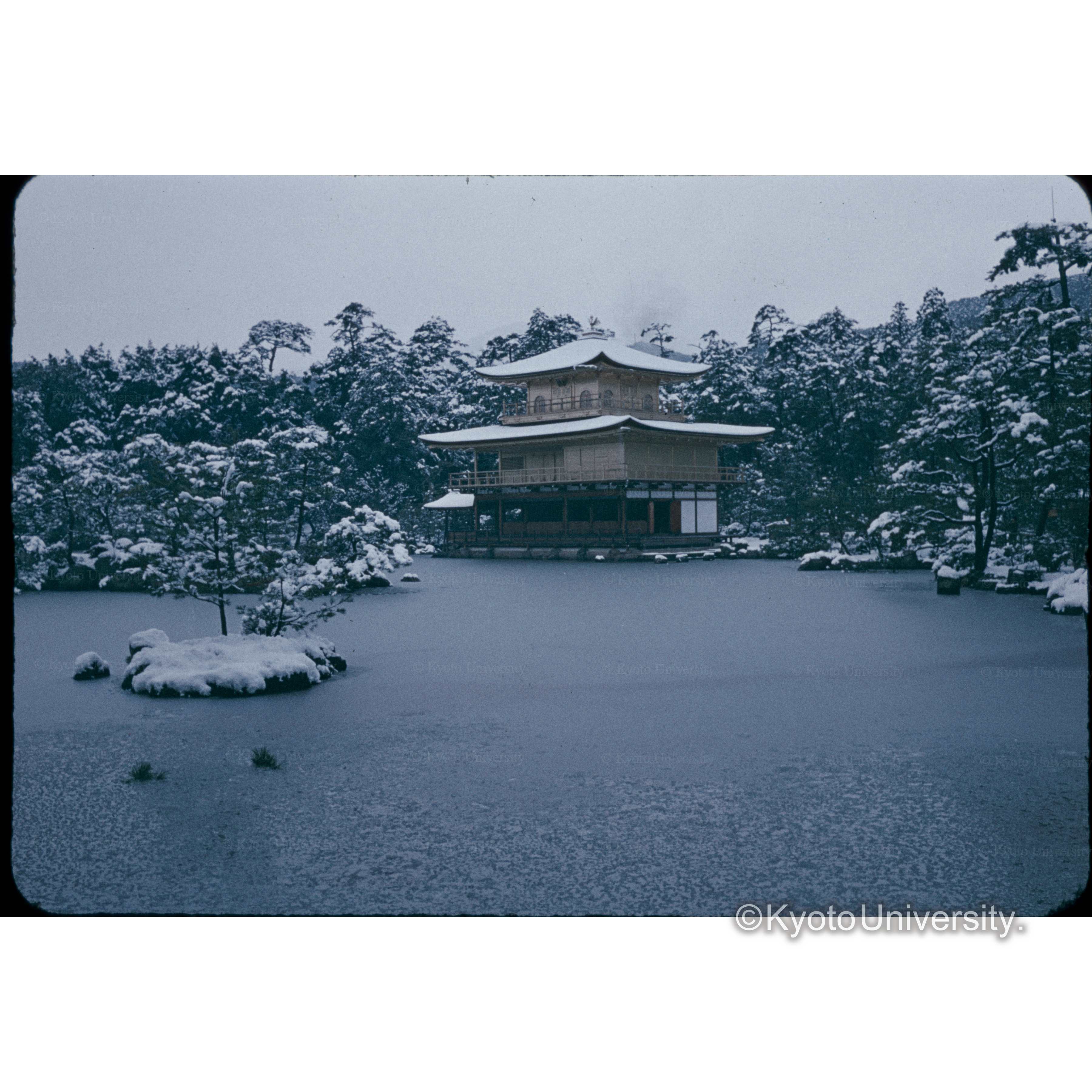 〔金閣寺舎利殿(雪)〕 (1)