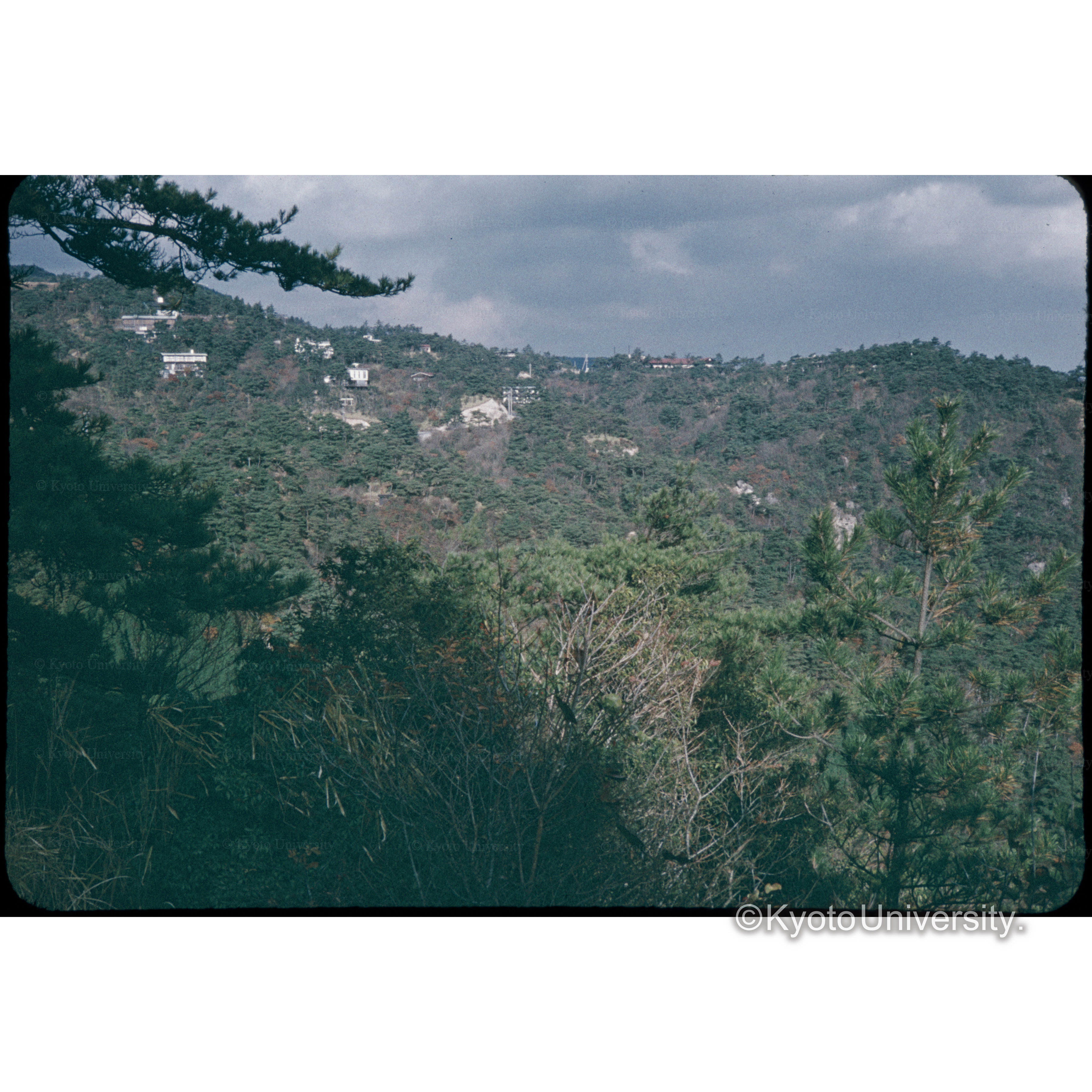 六甲、天狗岩から北を望む (1)