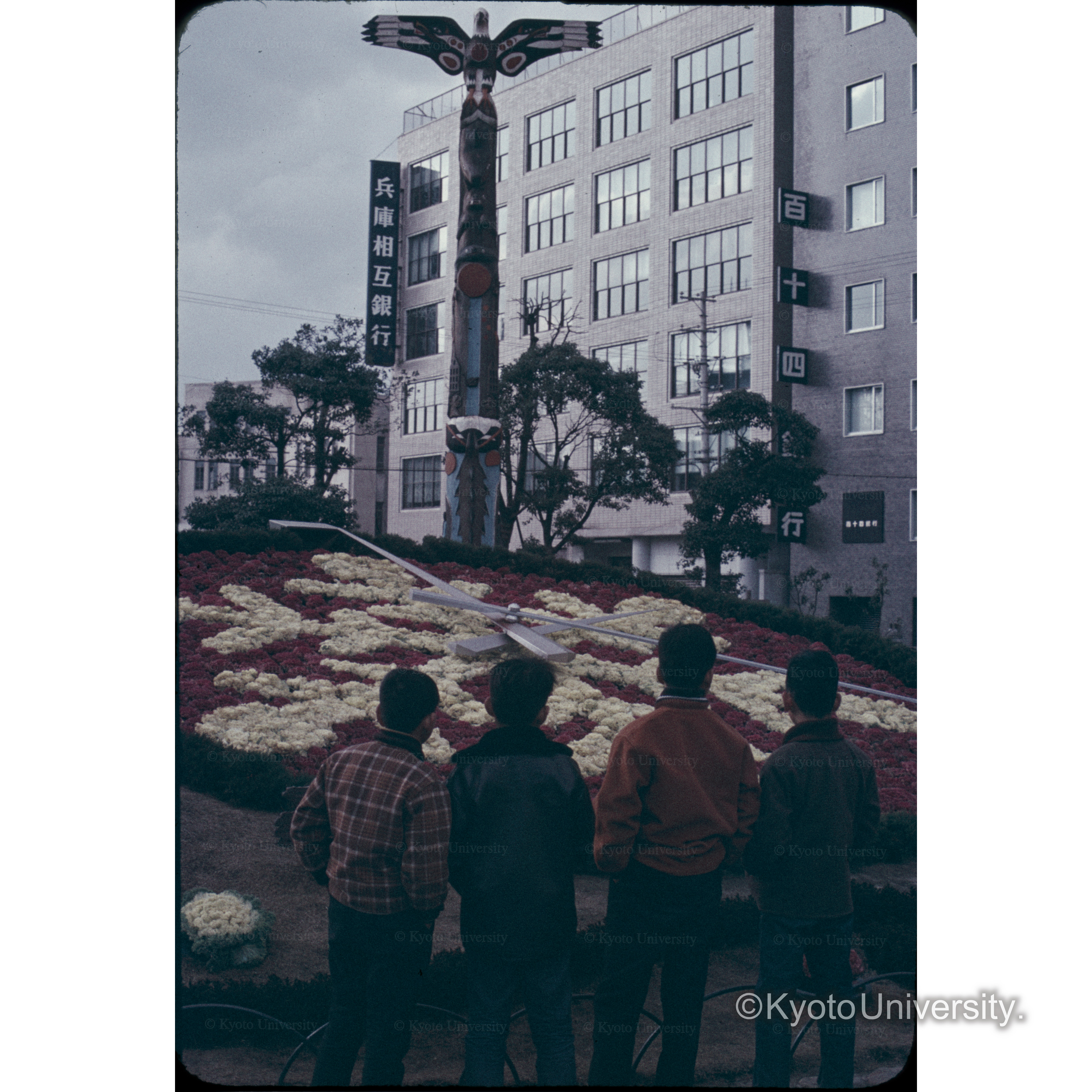 市役所の花時計(神戸) (1)