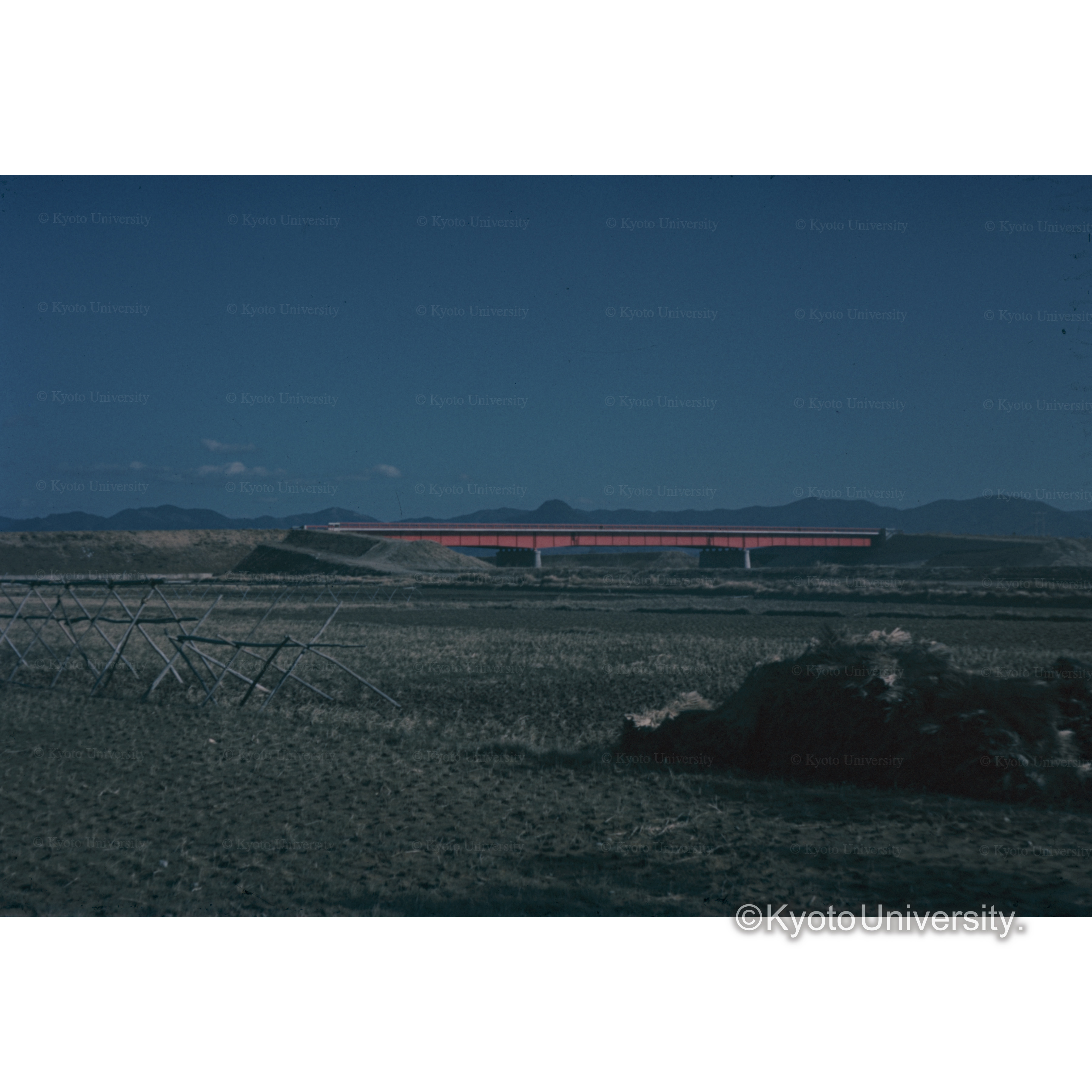 〔赤い列車〕 (1)