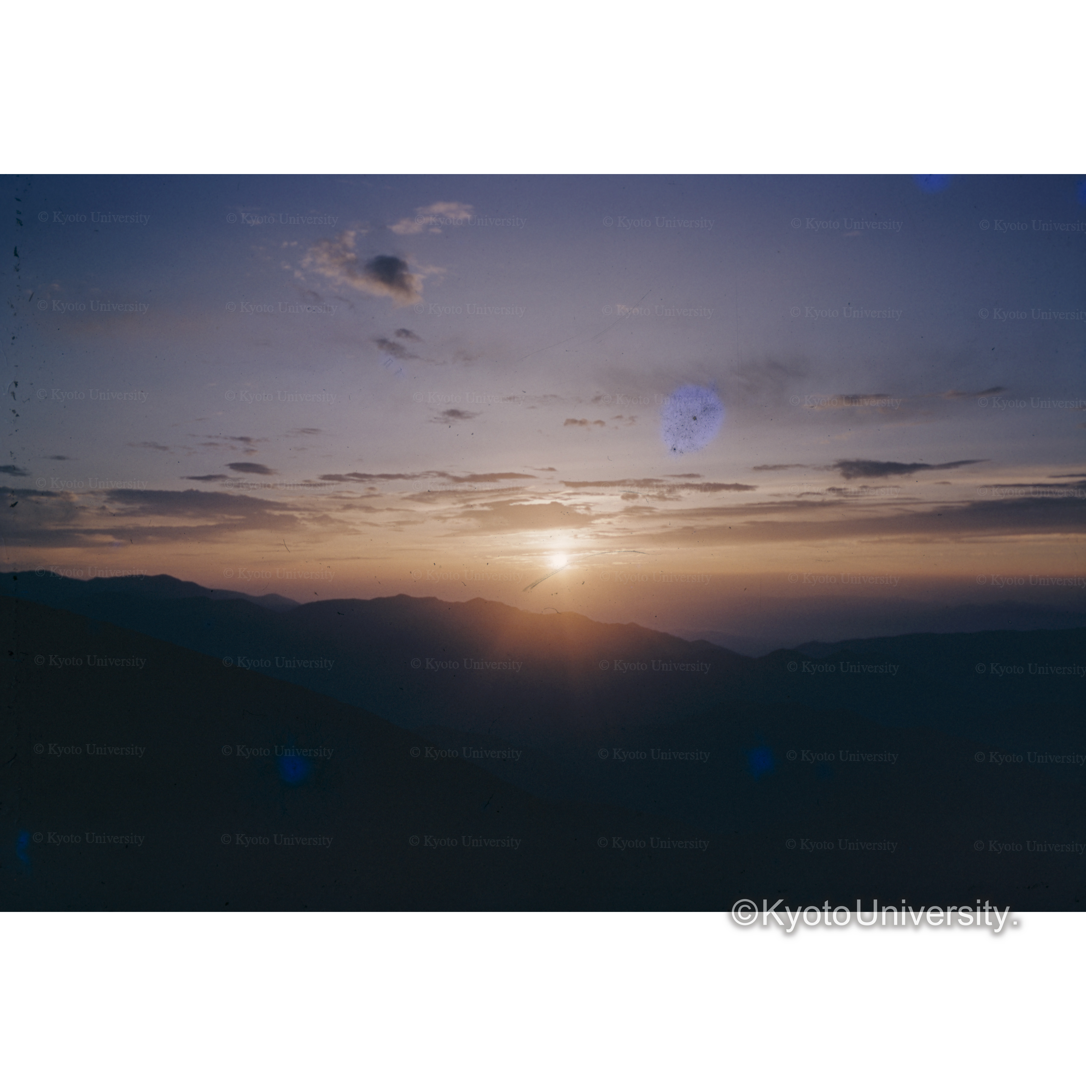 〔山際の太陽〕 (1)