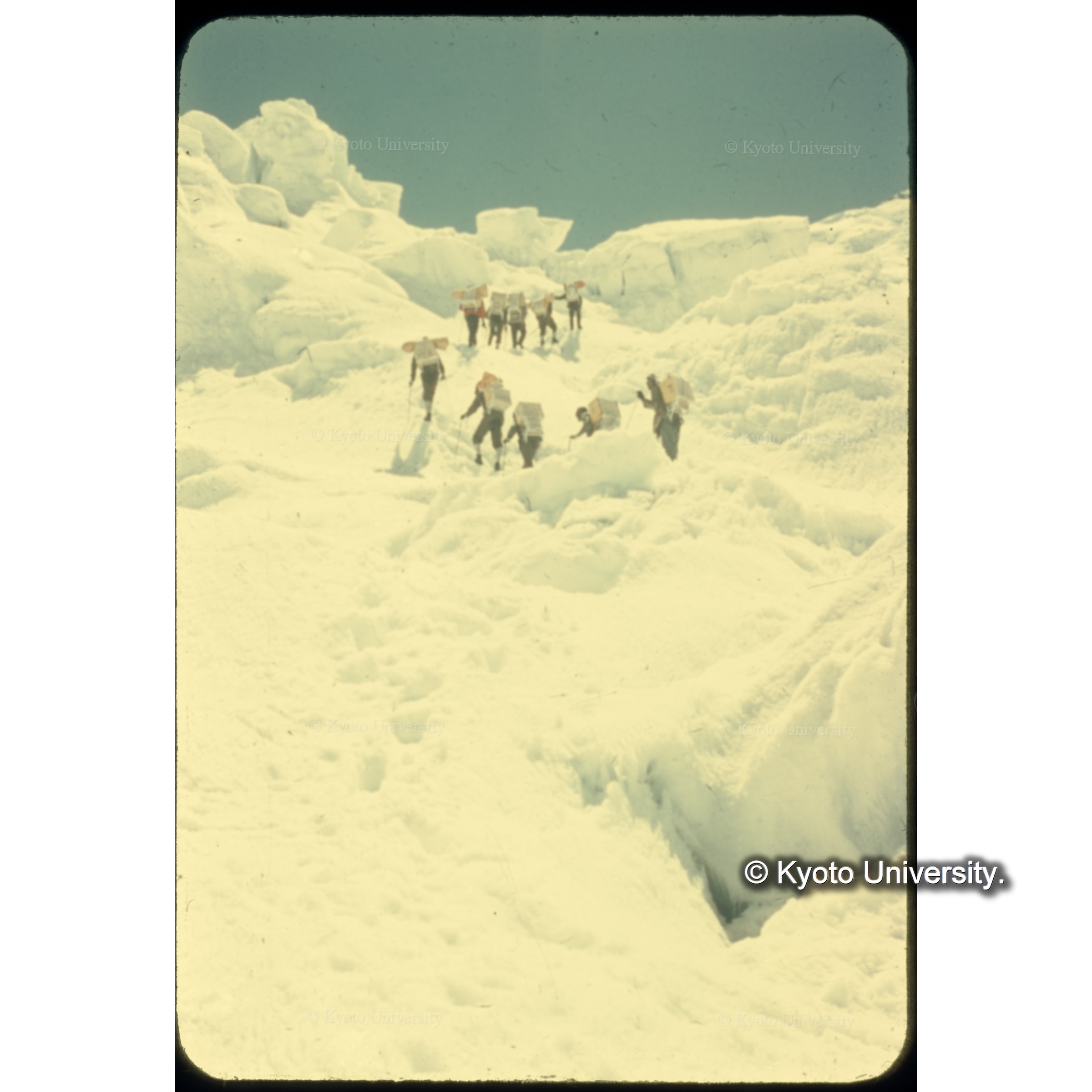 アイスフォールを登る (1)