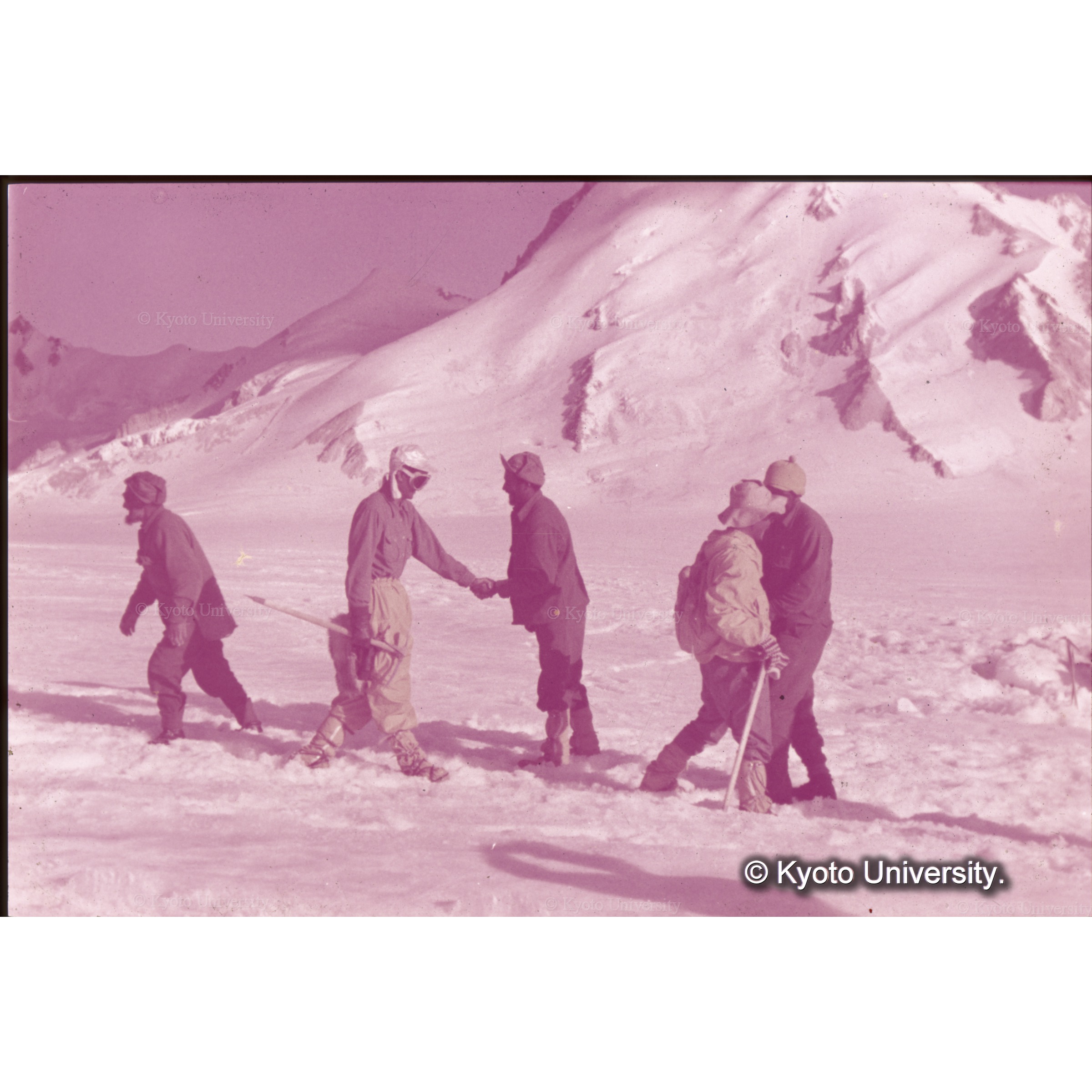 ハイポーターの出迎えうえる　加藤、高村 (1)