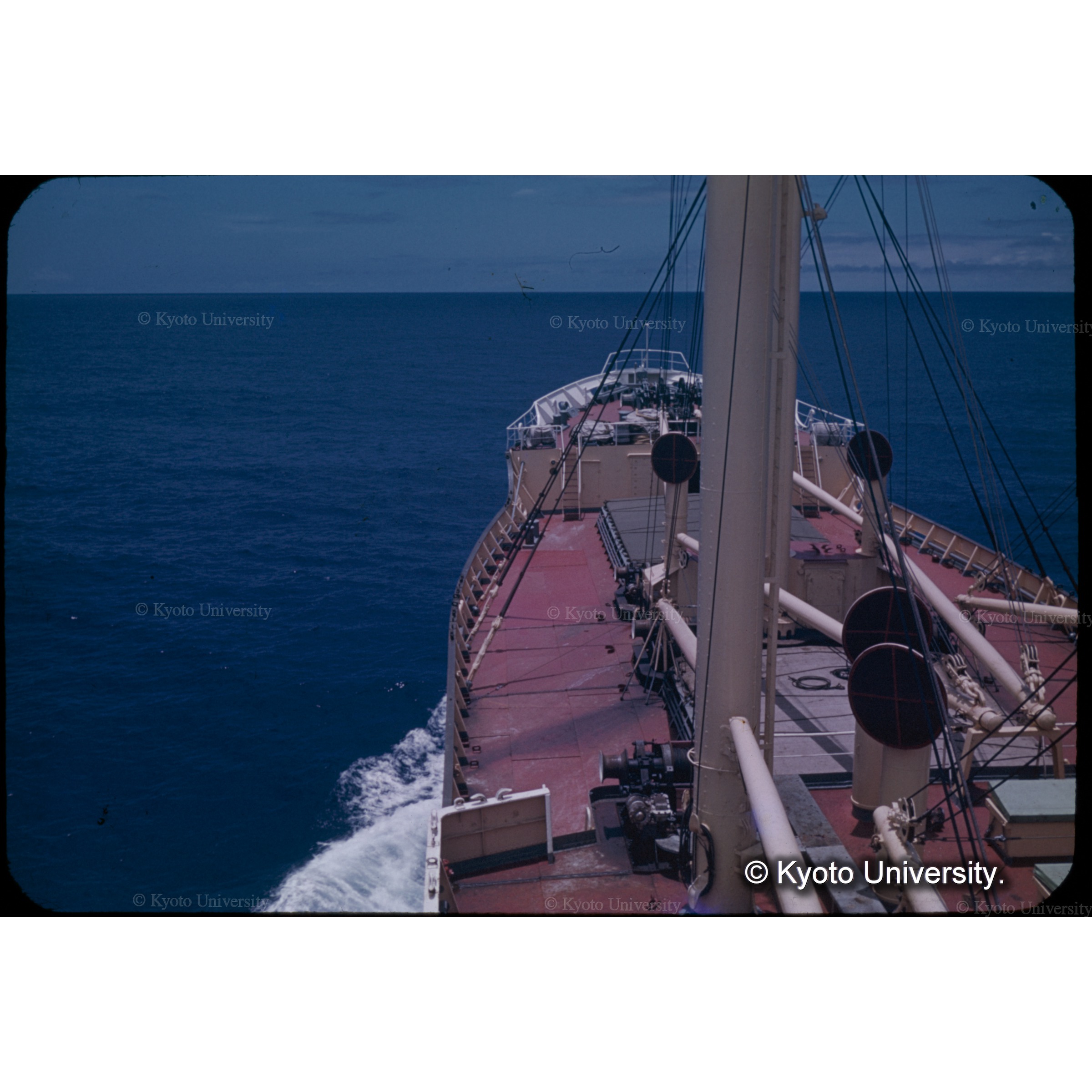 4月5日神戸港発、　5月6日カラチ着　斉藤、平井、谷、上尾　　南支那海上 (1)