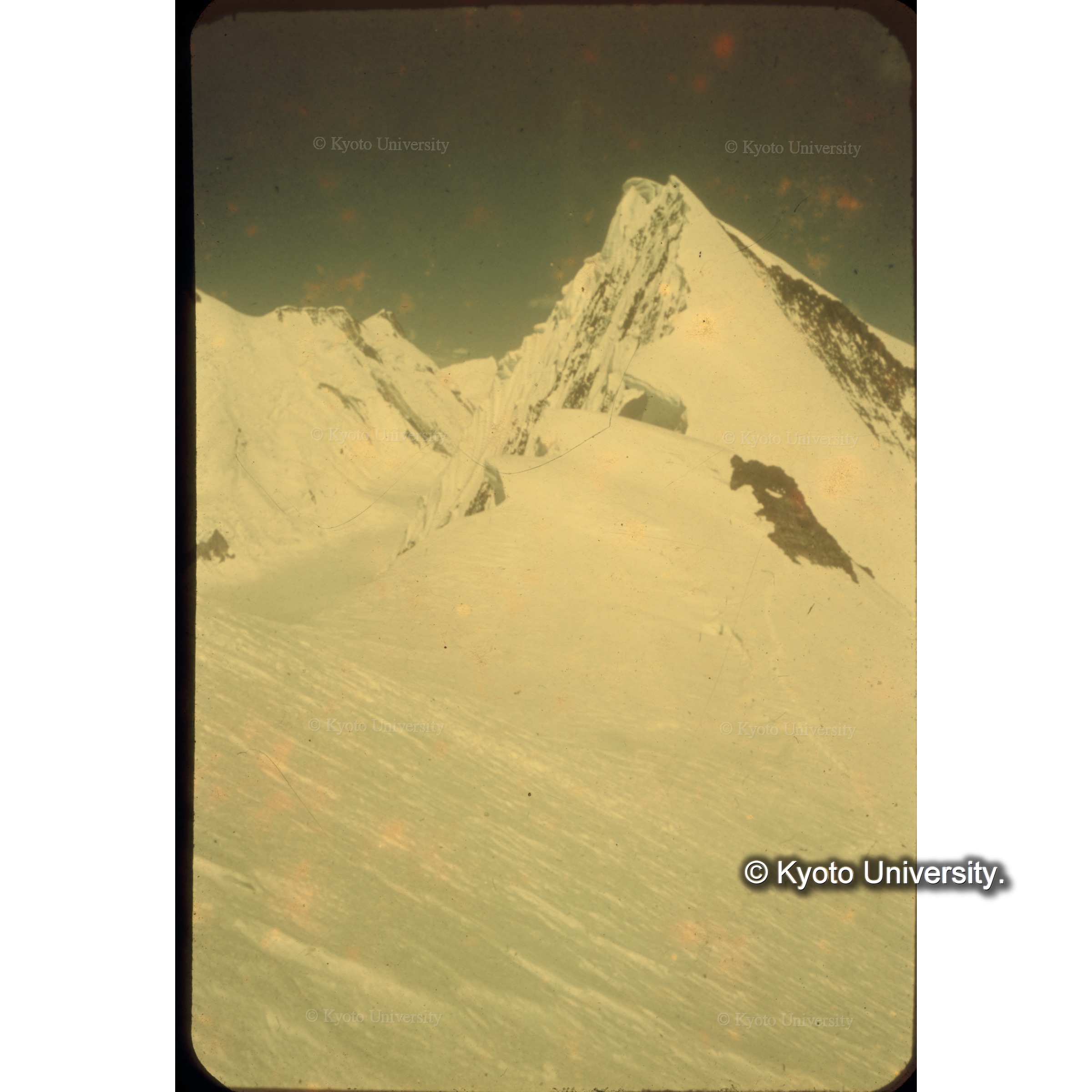 アイスドームのコルへの下り (1)