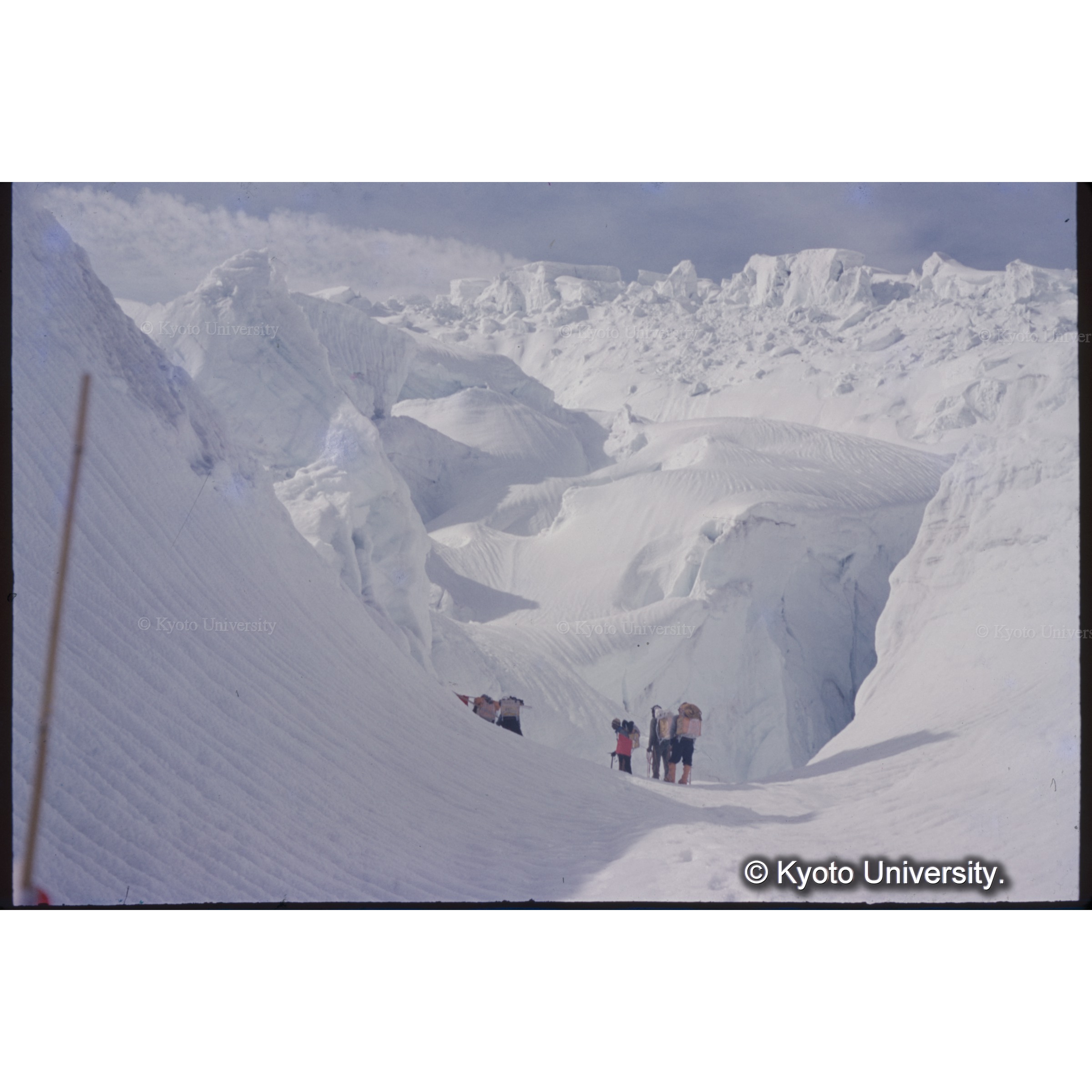 巨大なクレパス (1)