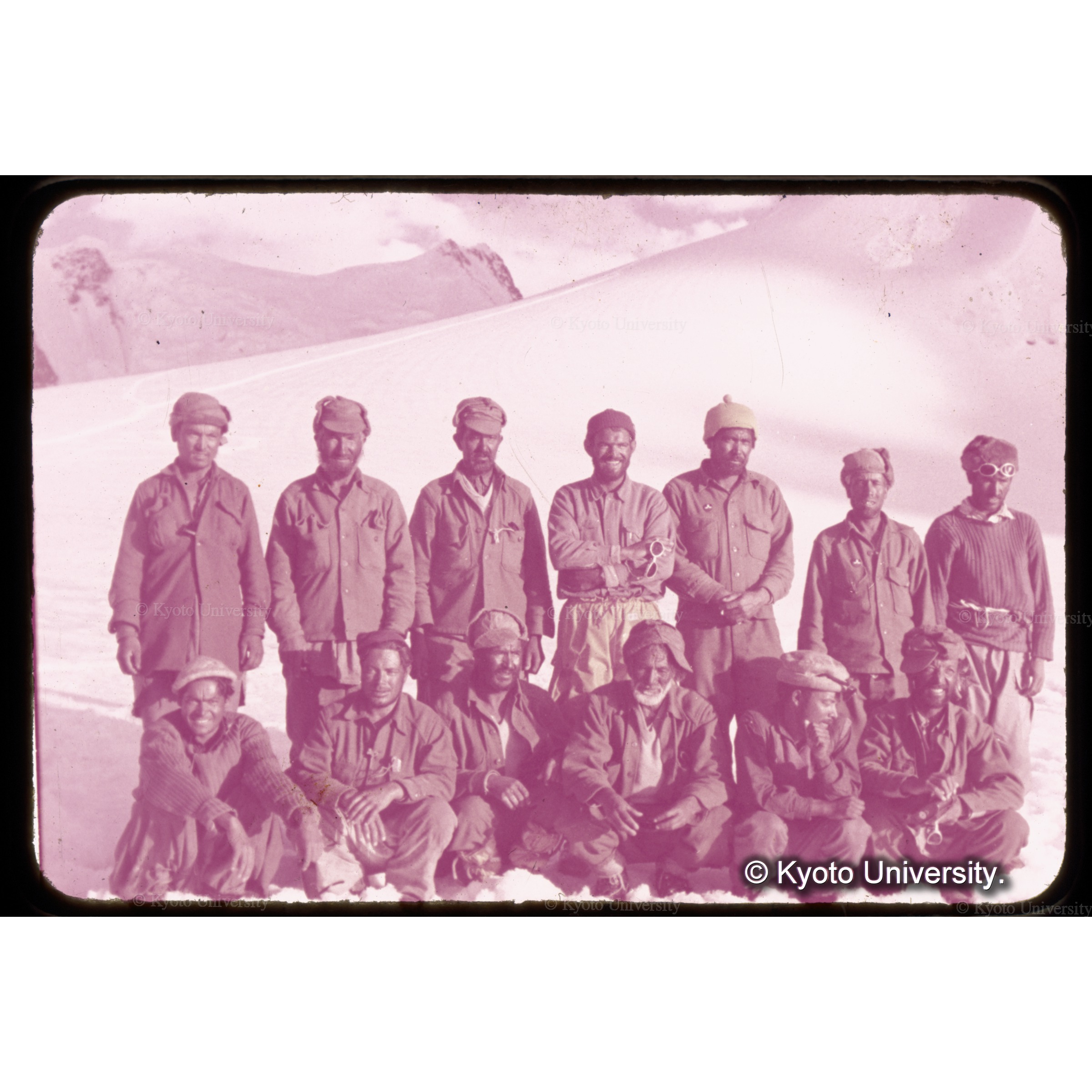 サーダー　オラム・ラスール（後列中央）とハイポーター諸君 (1)