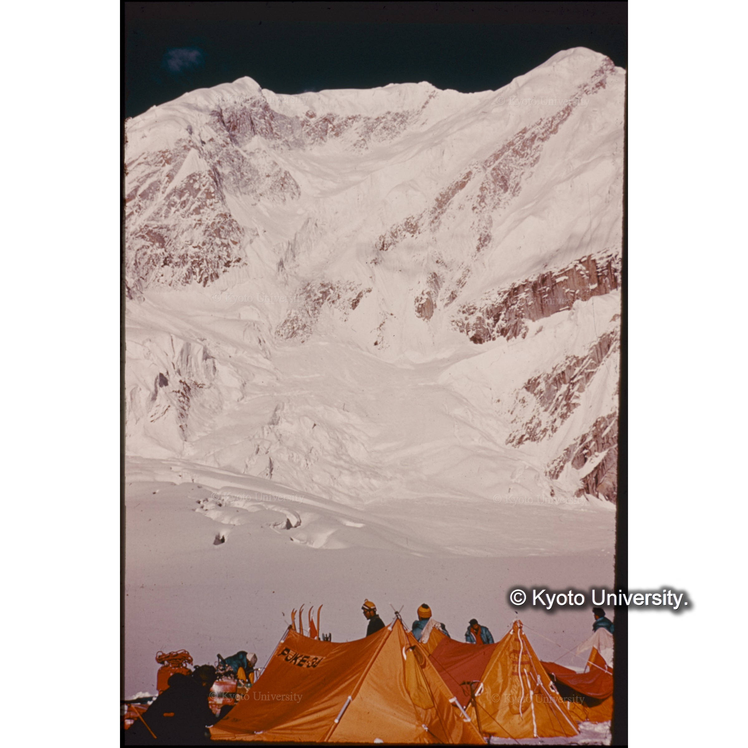 　サルトロ・カンリを見上げる場所に、Ｃ２（最前進基地）設営　 (1)