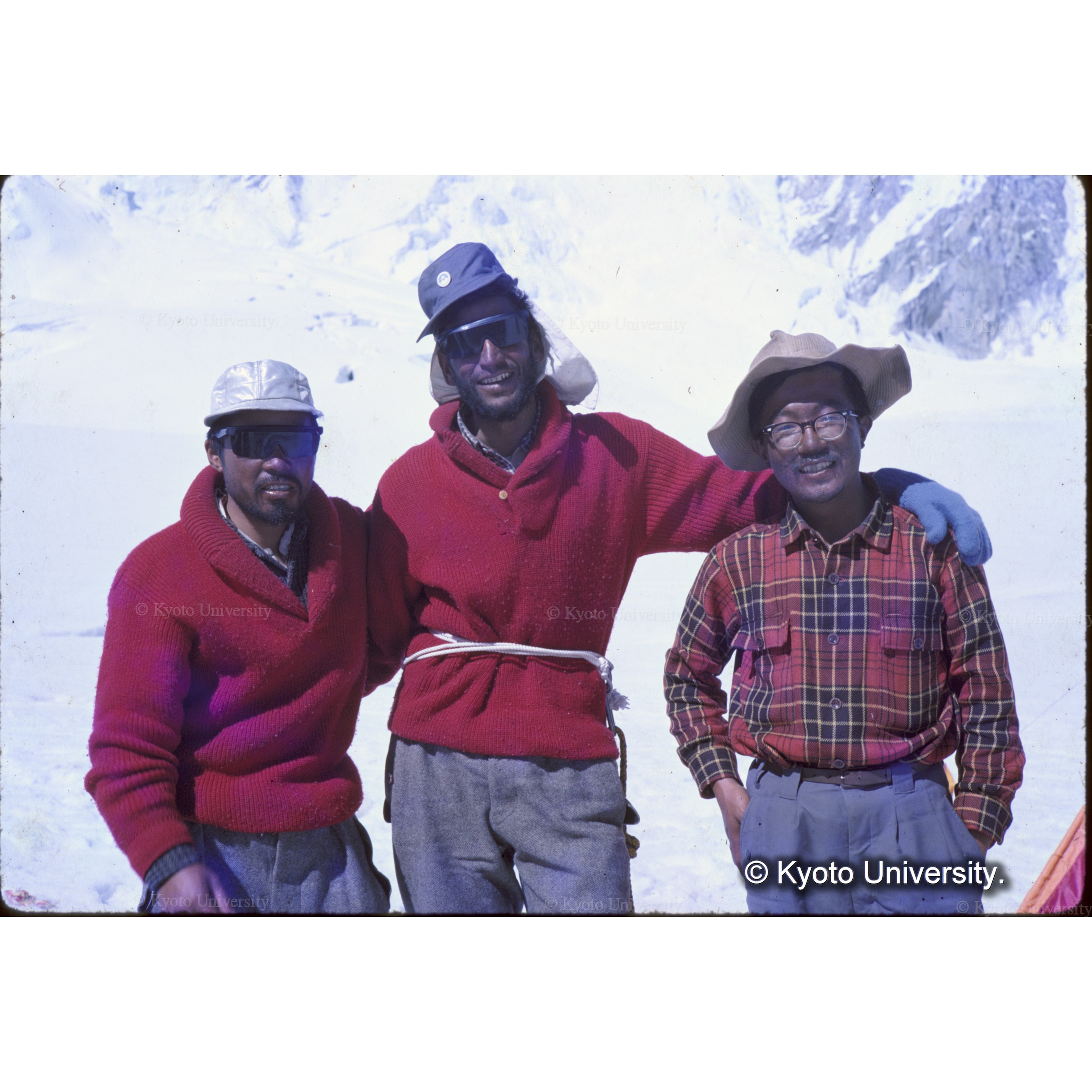 登頂三人組　斉藤、バシール、高村　　 (1)