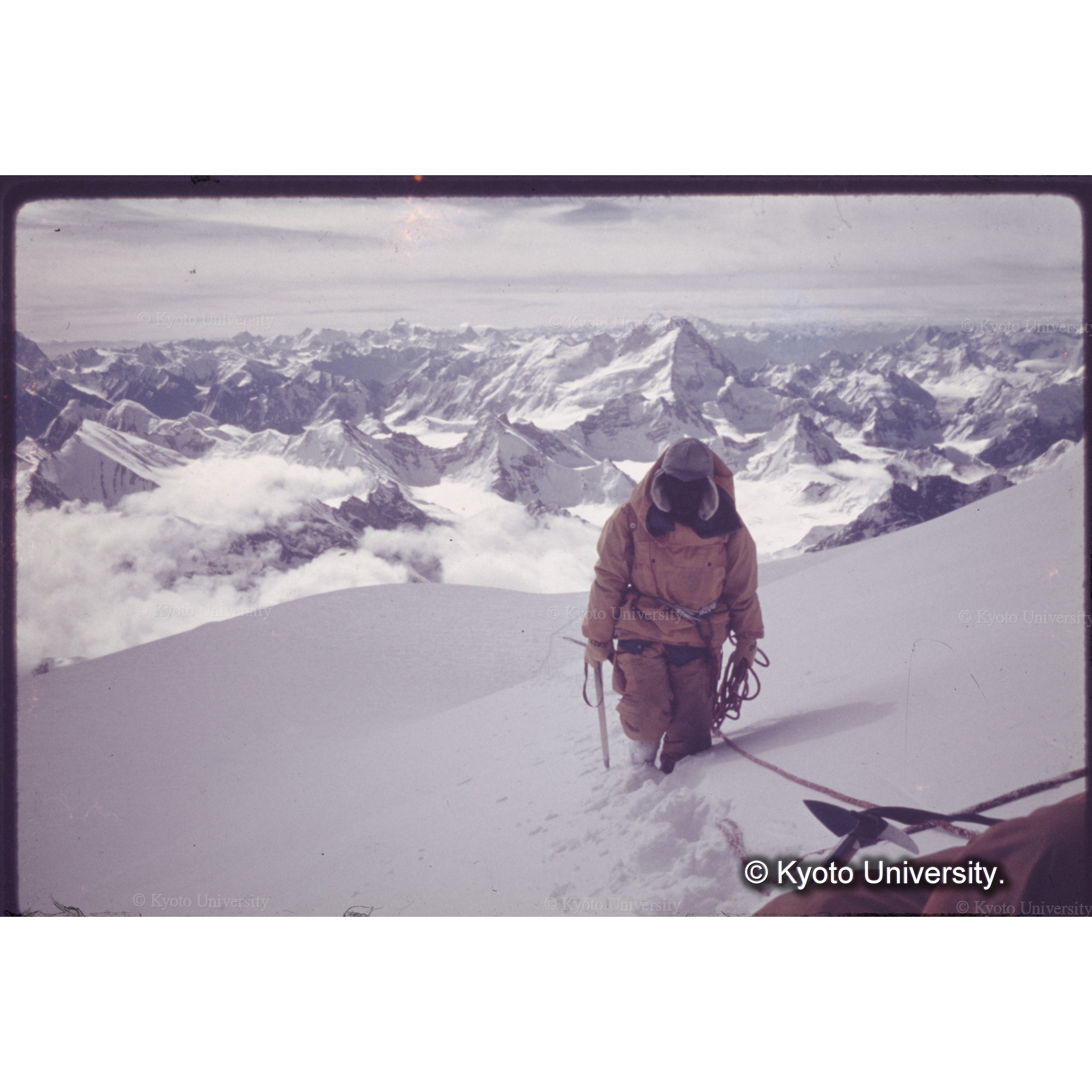 午すぎの高層雪原をラッセル　まもなくビバーク　 (1)