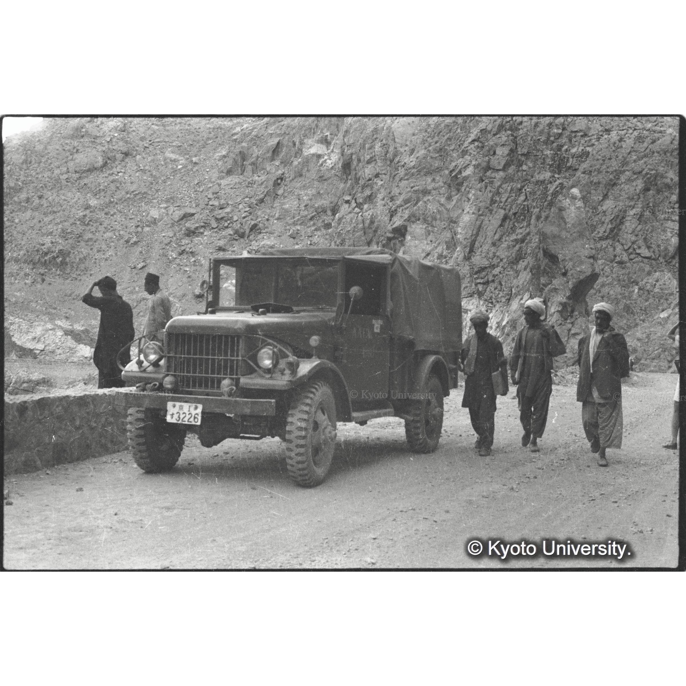 私たちのトヨタ軍用車両はどこでも注目された (1)