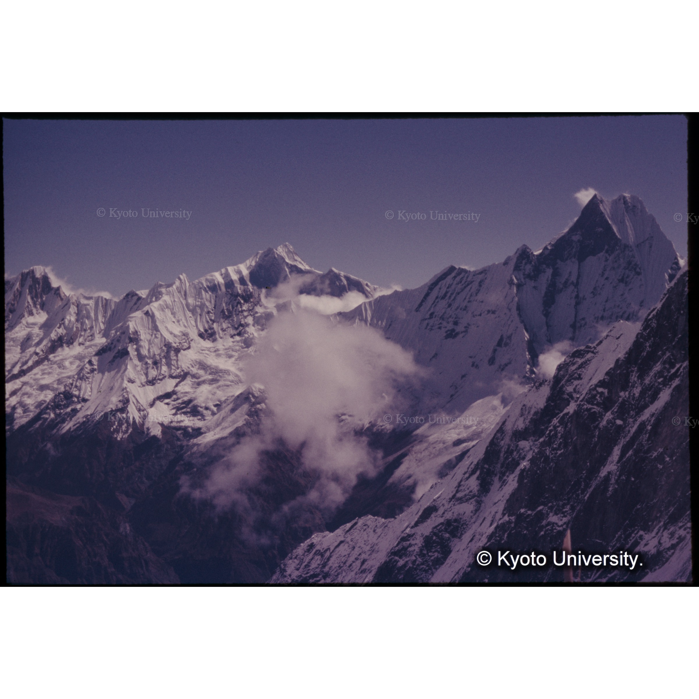 アンナプルナ II, IV 峰とマチャプチャリ (1)