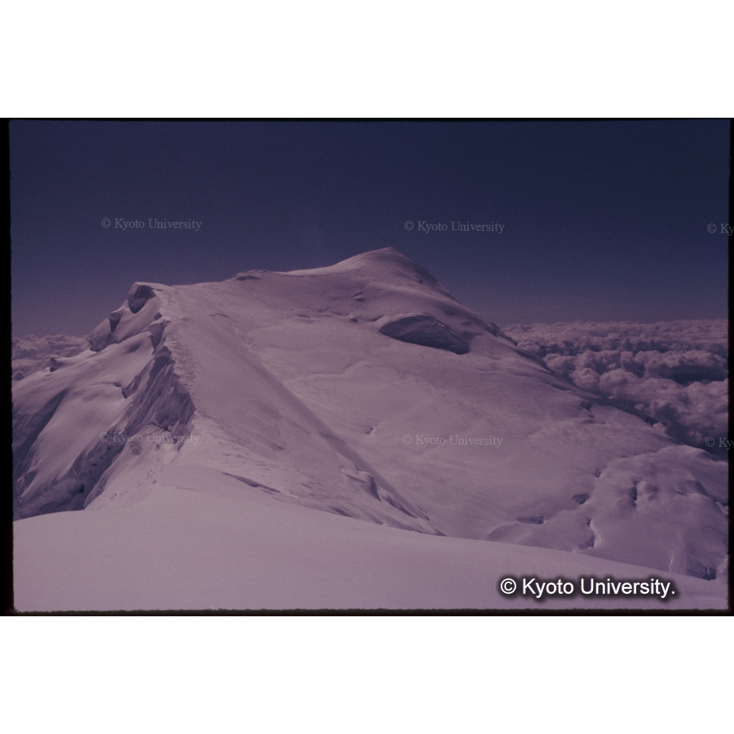 北峰アタック隊の到達点から最南峰と中央峰（左角） (1)