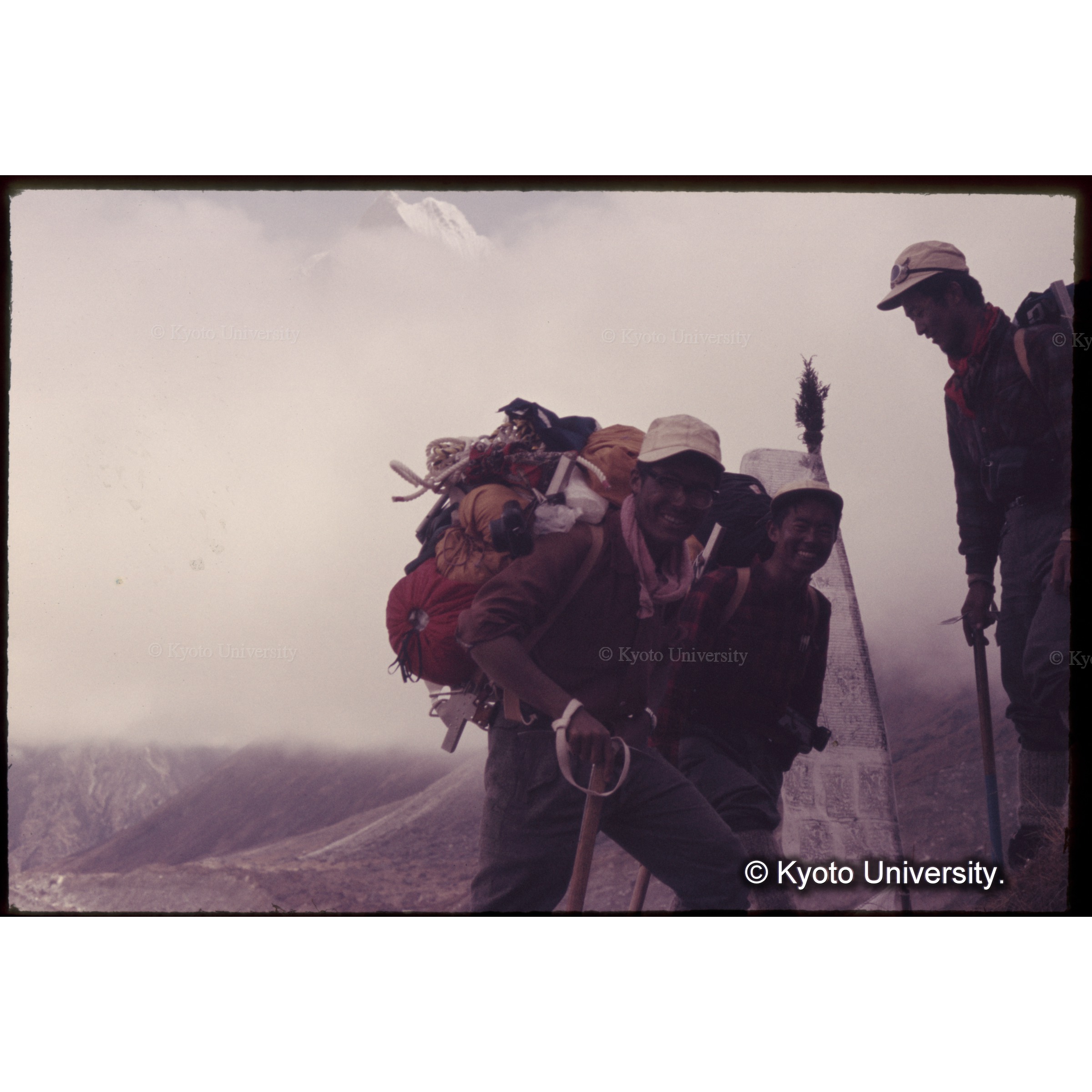 下山する左から島田、木村、吉野 (1)