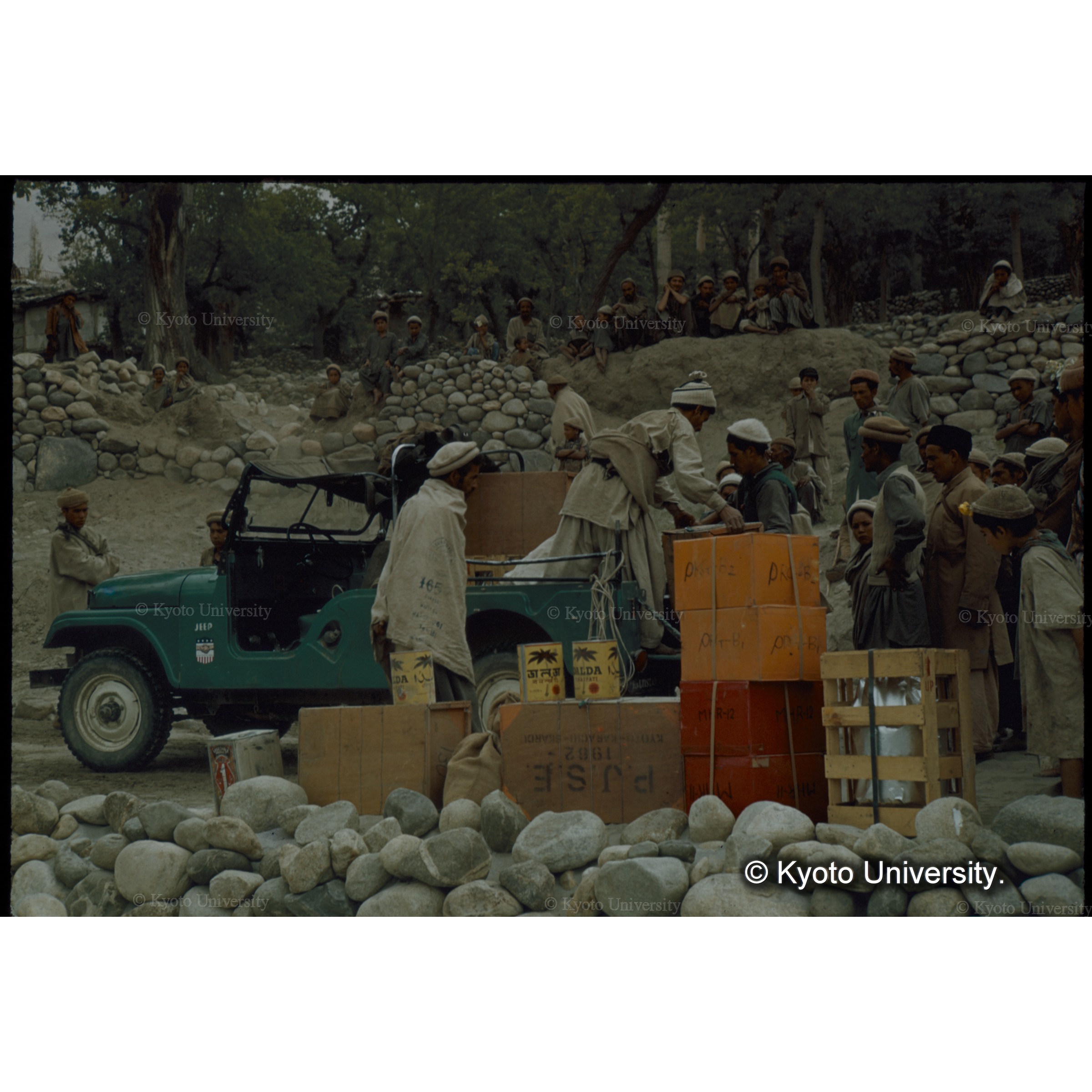 ジープによる物資輸送はカパルまで (1)