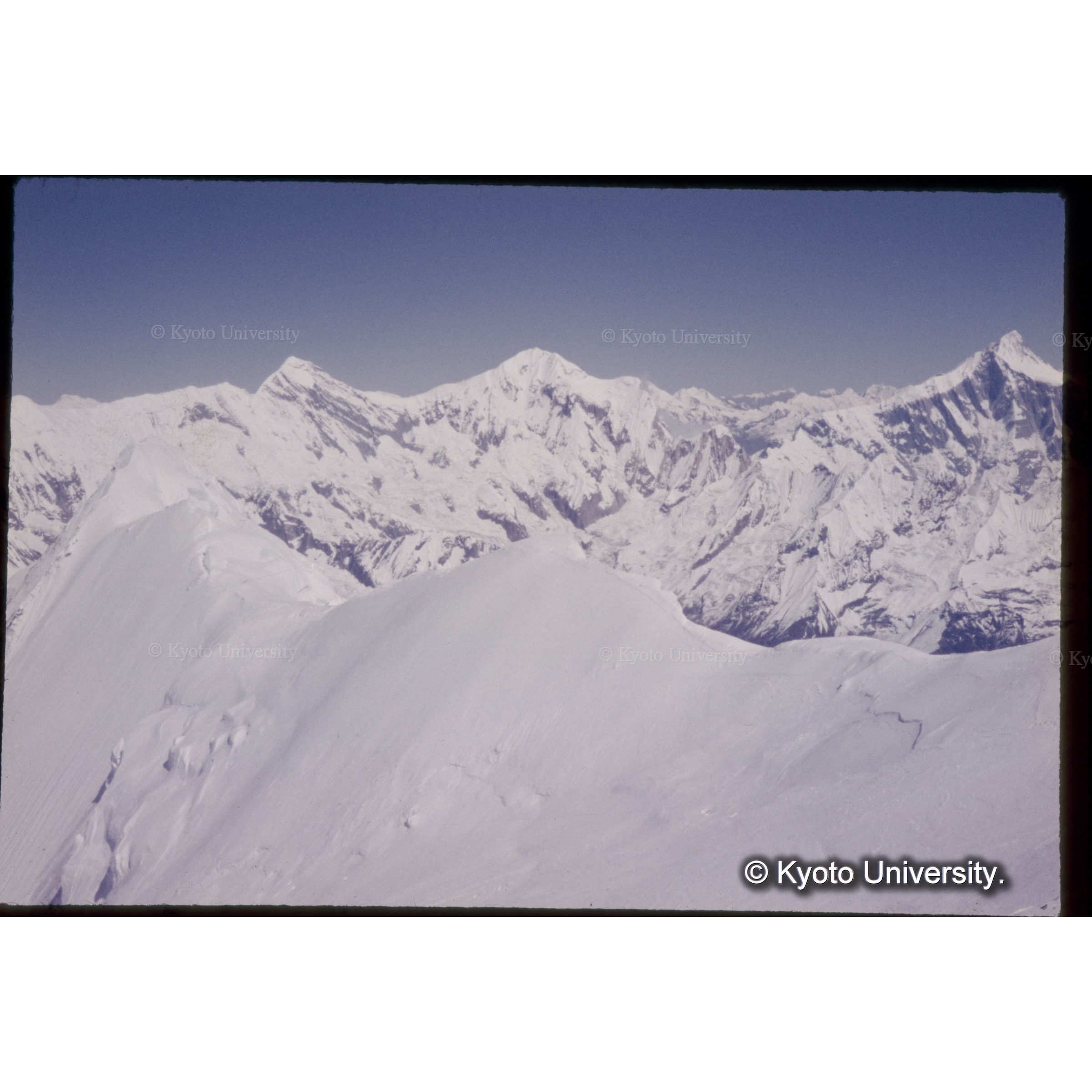 最南峰からアンナプルナ ＩＩI 峰（中央） (1)