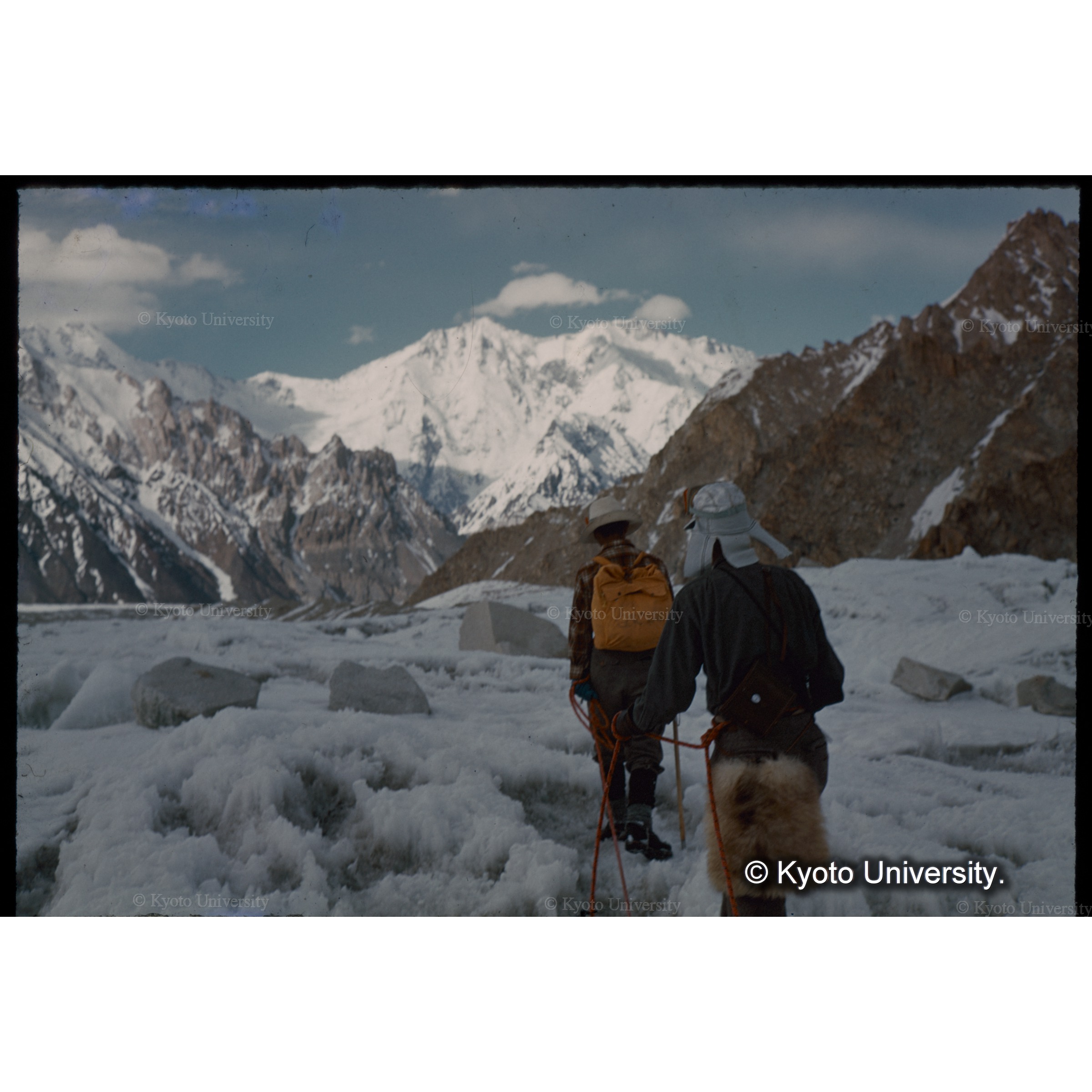 軟雪に悩まされつつ、ＡＢＣ偵察に向かう岩坪、加藤たち (1)