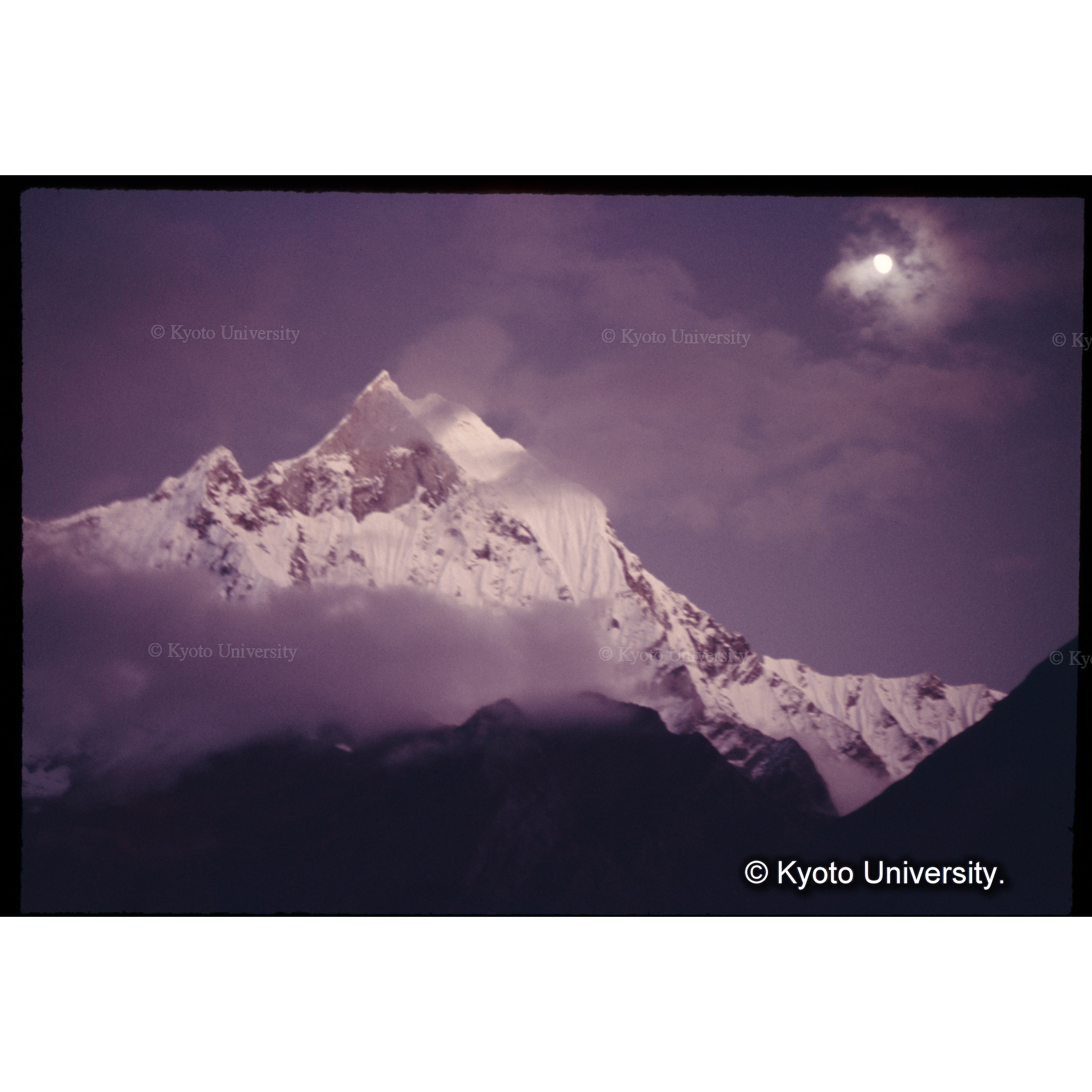 月光のマチャプチャリ西面 (1)