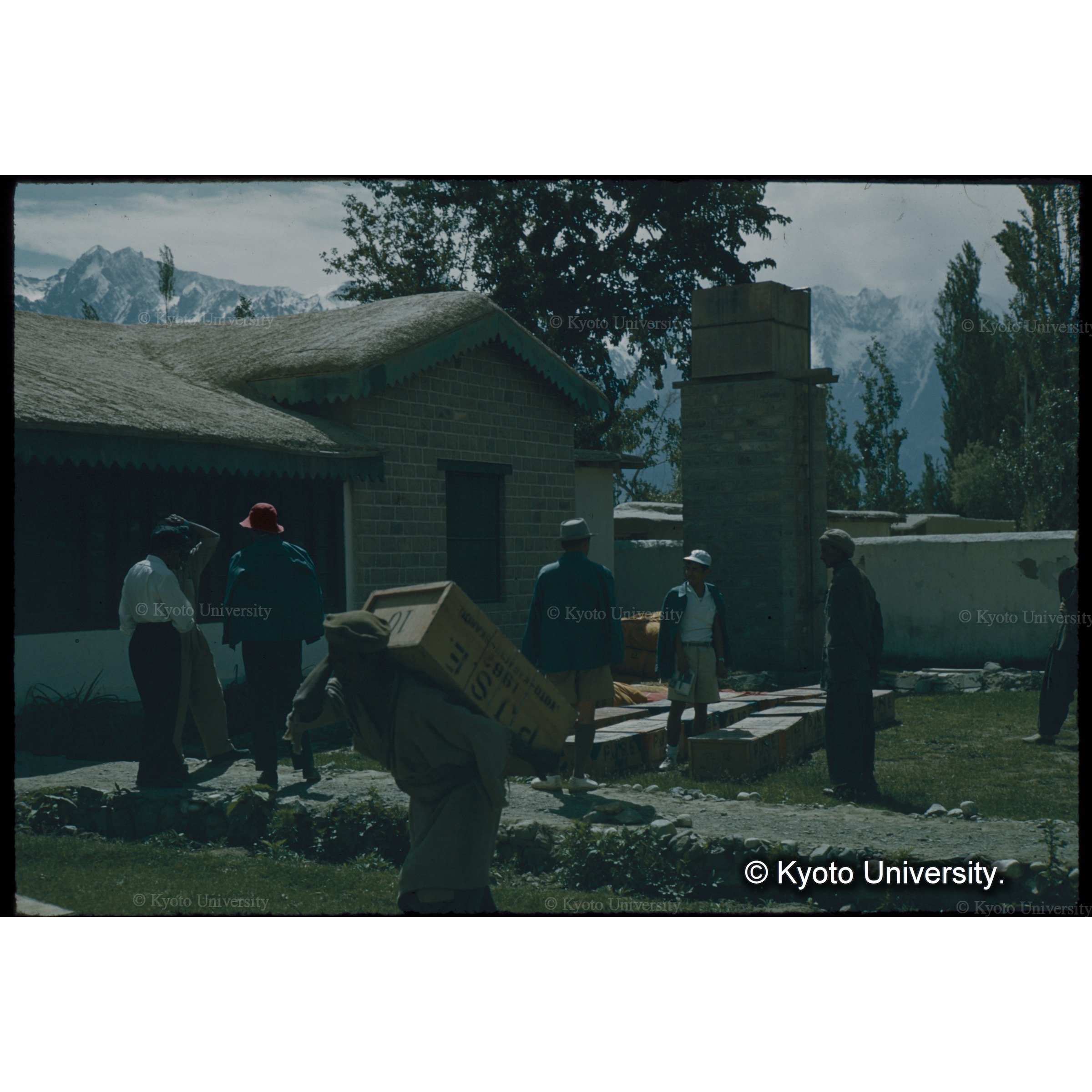 すべての荷物の搬入がおわる (1)