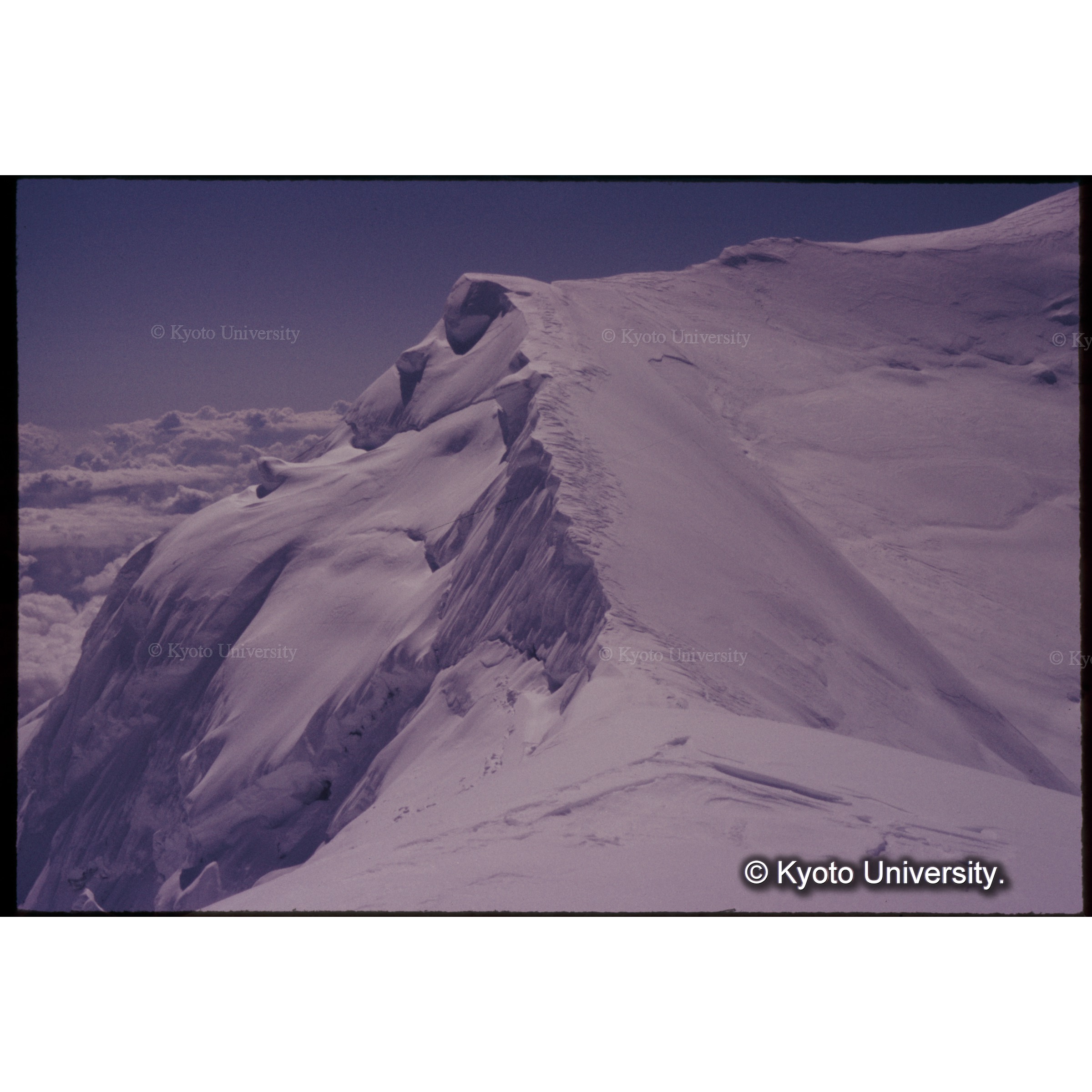 北峰アタック隊の到達点から中央峰（中央） (1)