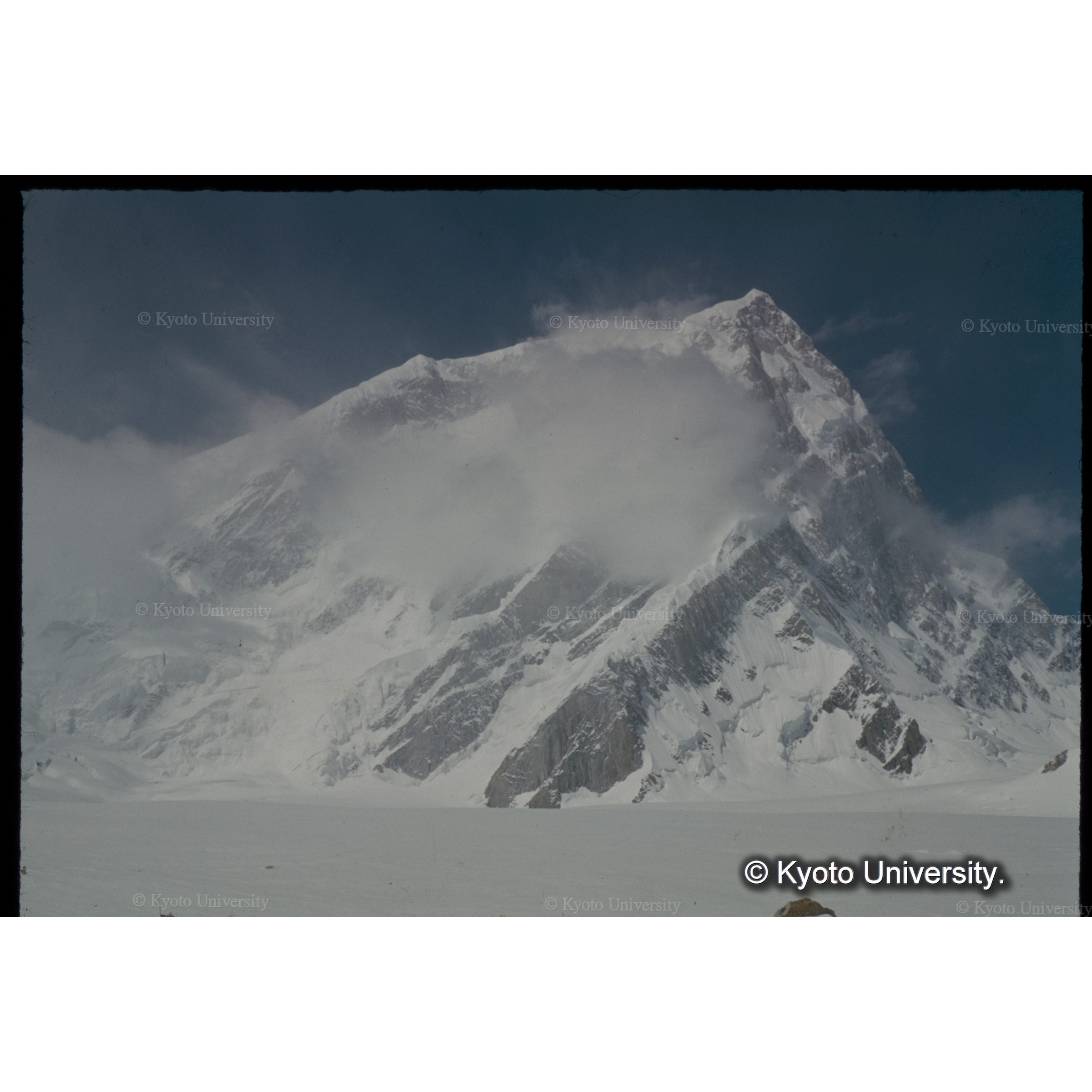 　サルトロ・カンリ正面に近づく (1)