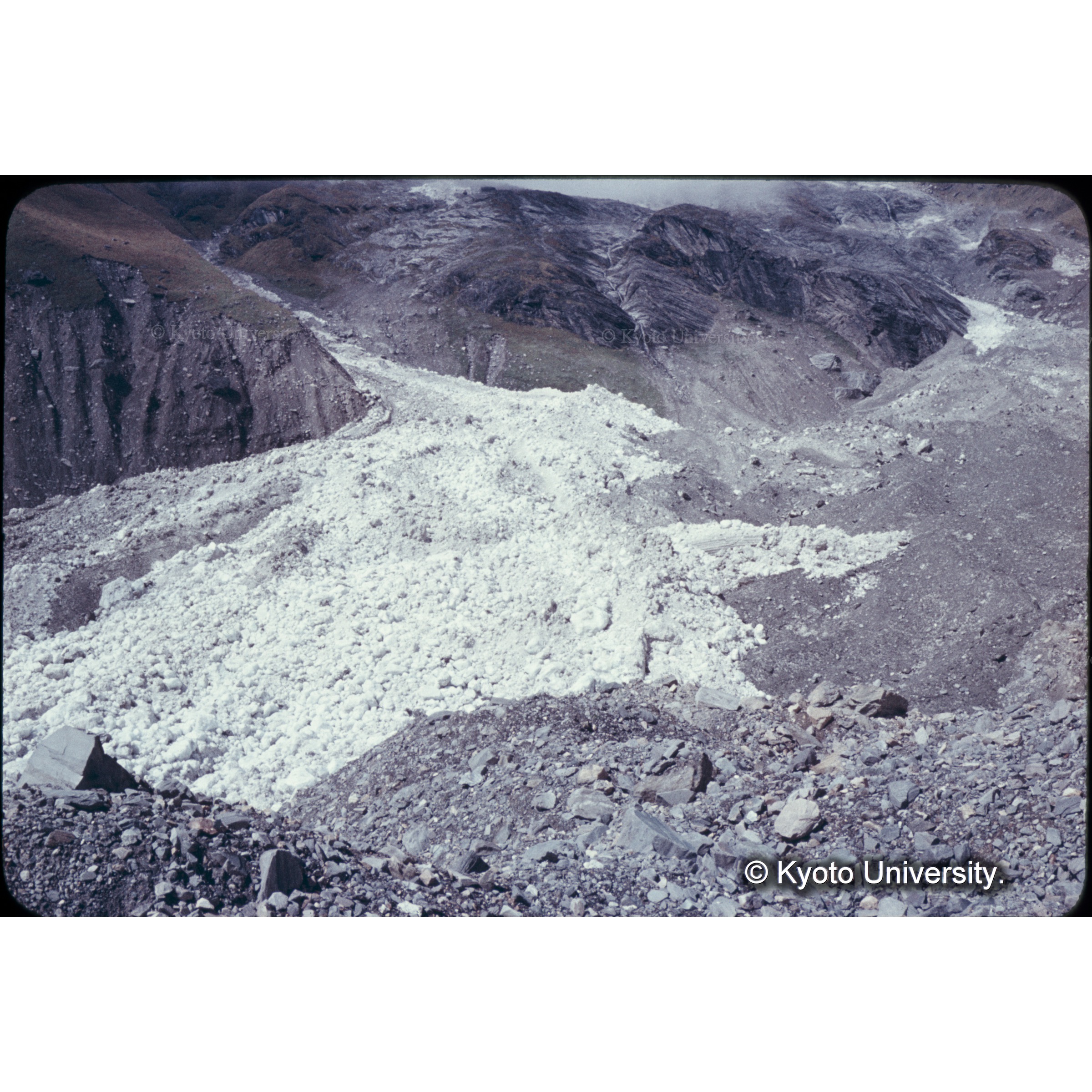 9/21の雪崩のデブリ (1)